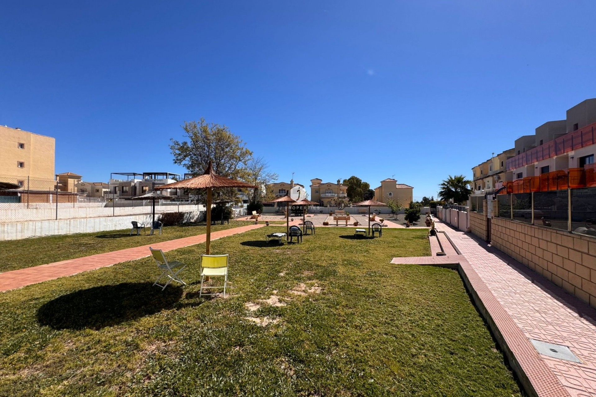 Z drugiej ręki - Szalet -
Campoamor - Costa Blanca