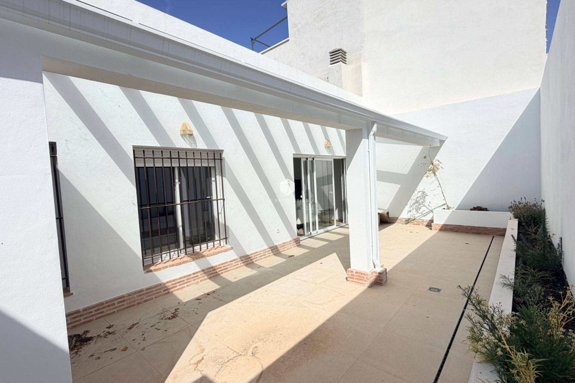 Z drugiej ręki - Szalet -
Catral - Costa Blanca