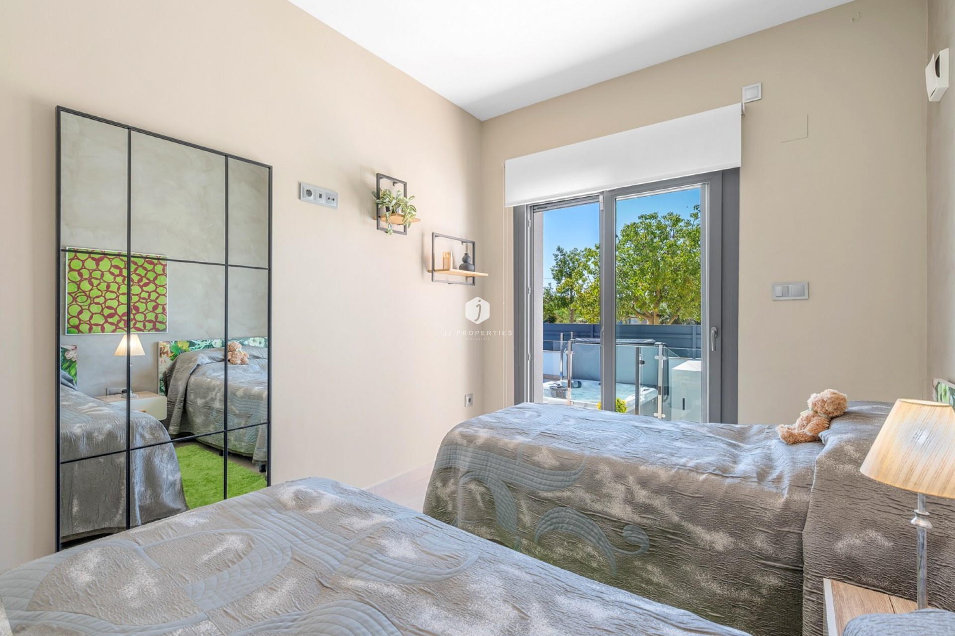 Z drugiej ręki - Szalet -
Formentera del Segura - Costa Blanca