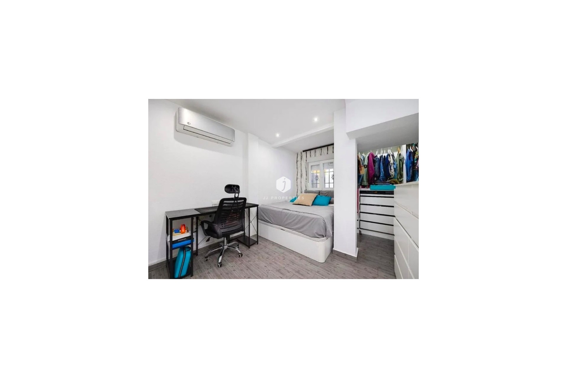 Z drugiej ręki - Szalet -
Guardamar del Segura - Costa Blanca