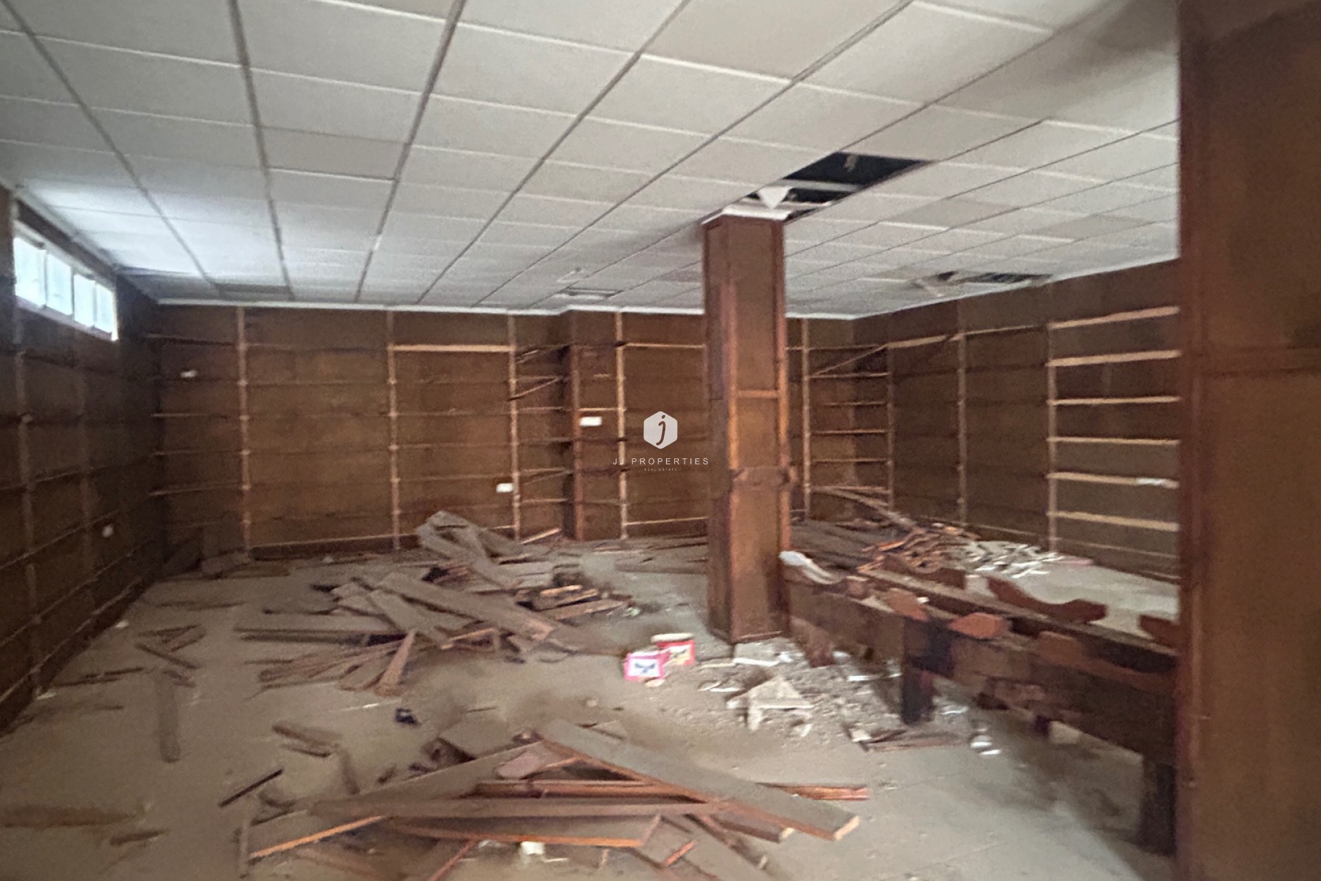 Z drugiej ręki - Szalet -
Jacarilla - Inland