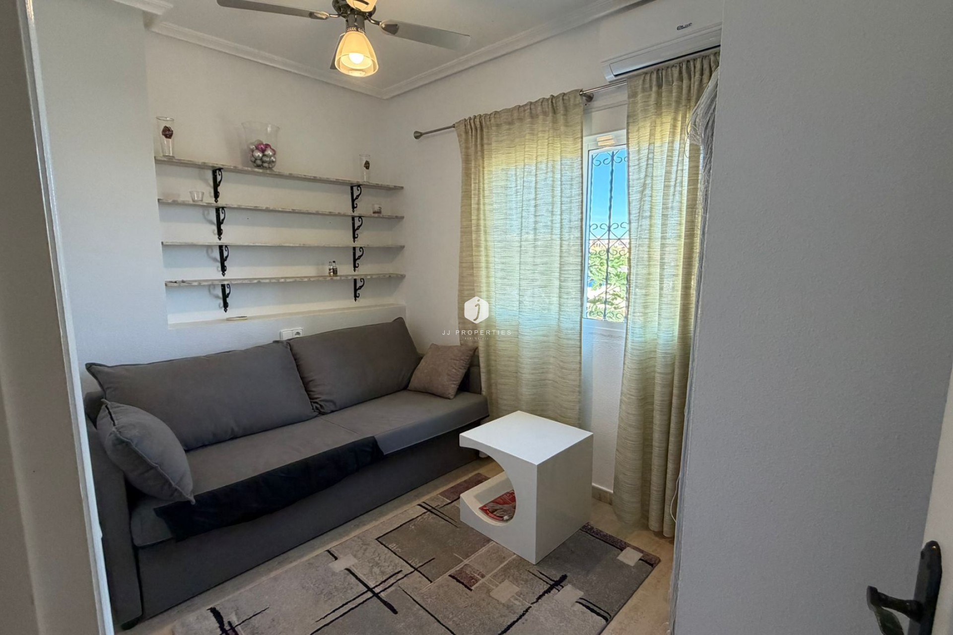 Z drugiej ręki - Szalet -
Orihuela Costa - Costa Blanca