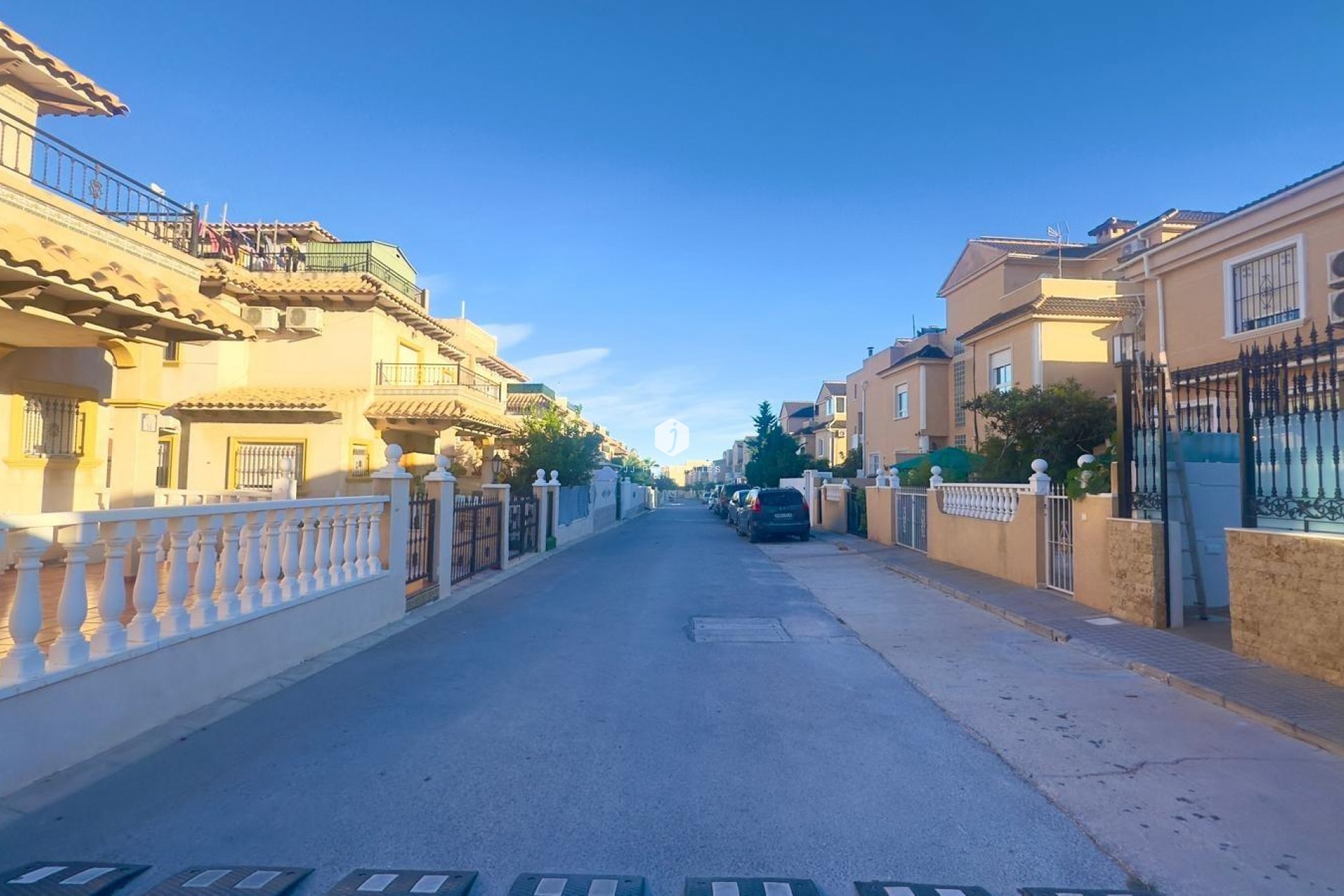 Z drugiej ręki - Szalet -
Orihuela Costa - La Zenia