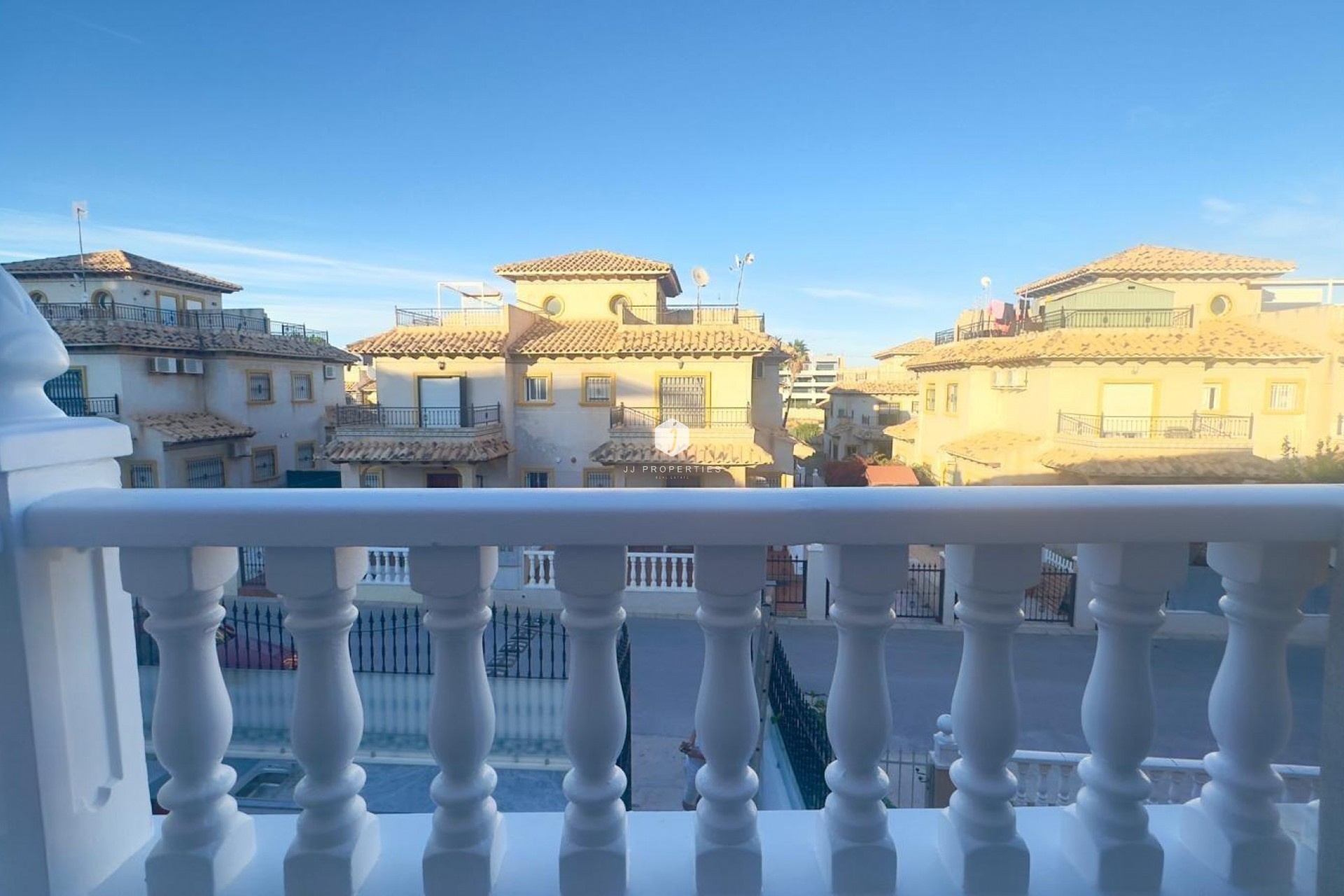 Z drugiej ręki - Szalet -
Orihuela Costa - La Zenia