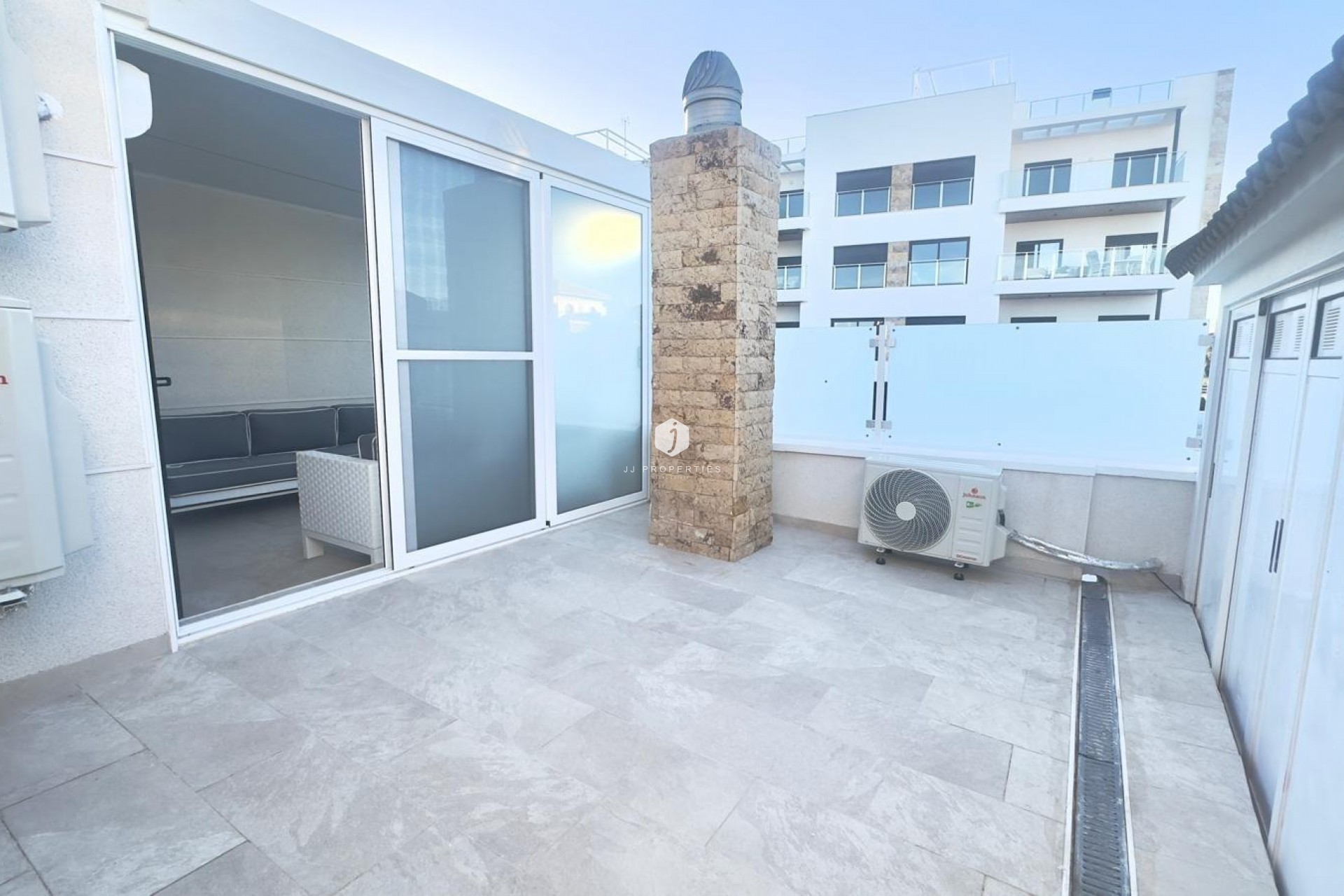 Z drugiej ręki - Szalet -
Orihuela Costa - La Zenia