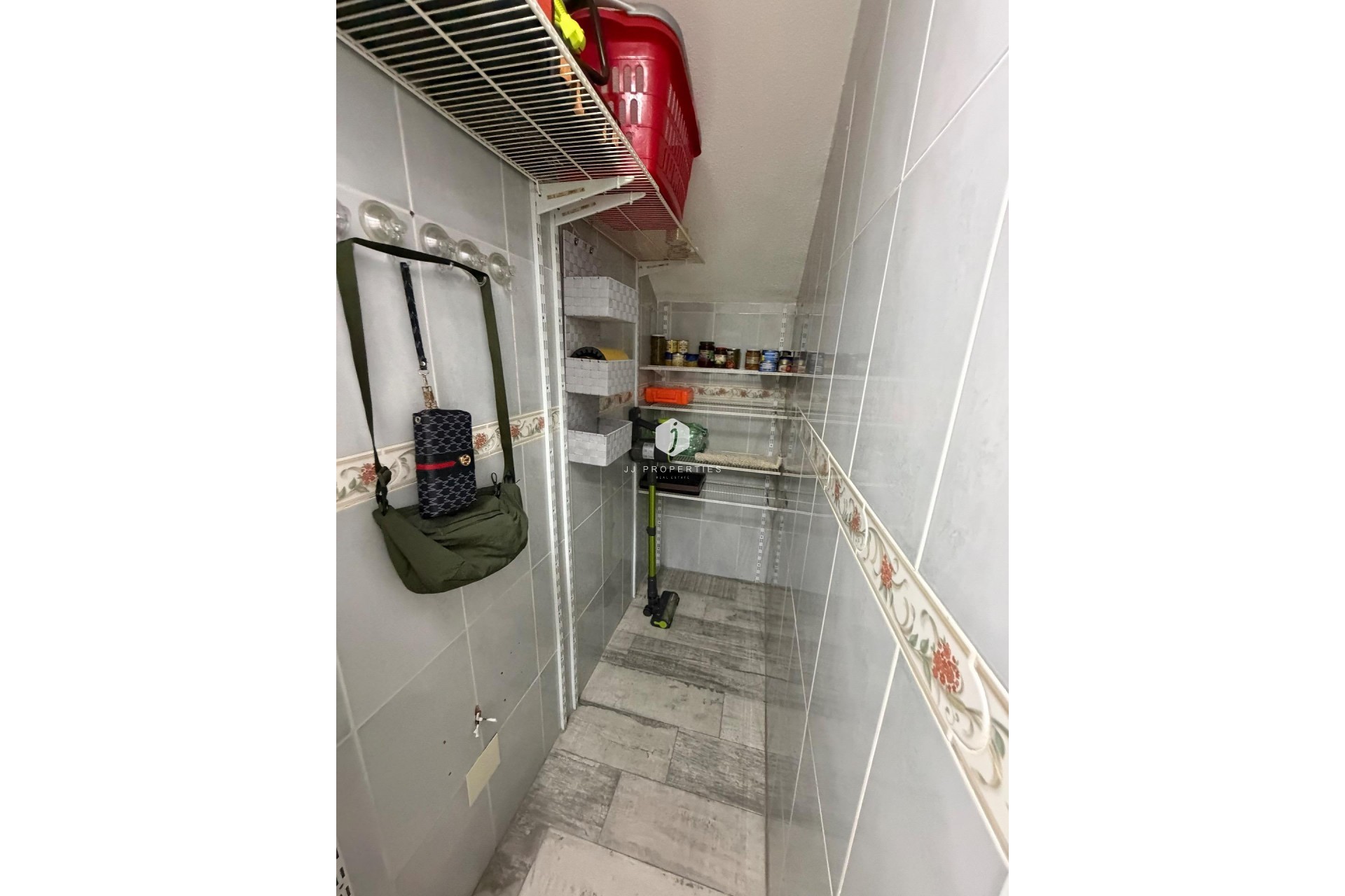 Z drugiej ręki - Szalet -
Orihuela Costa - La Zenia