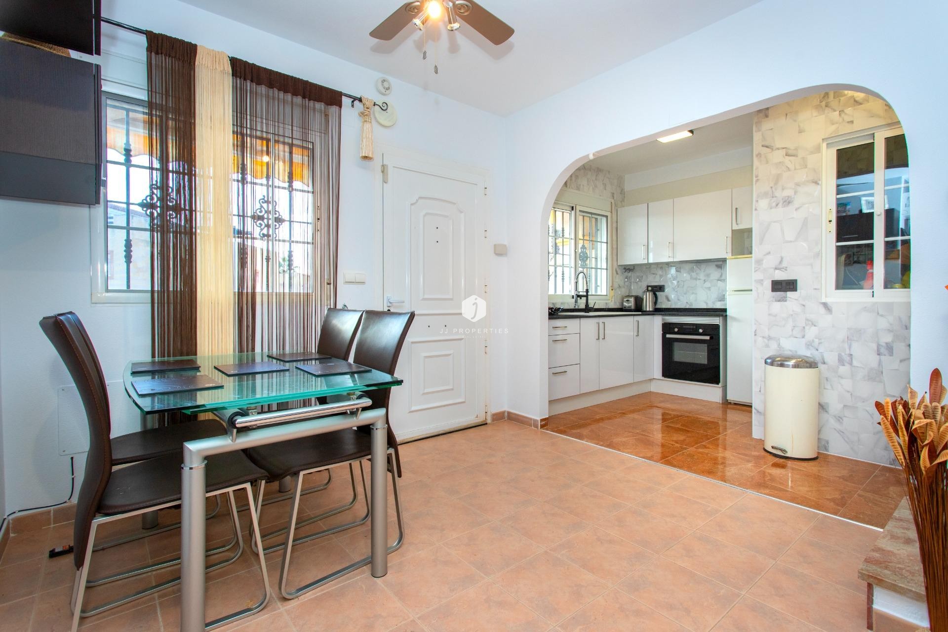 Z drugiej ręki - Szalet -
Orihuela Costa - Las Filipinas