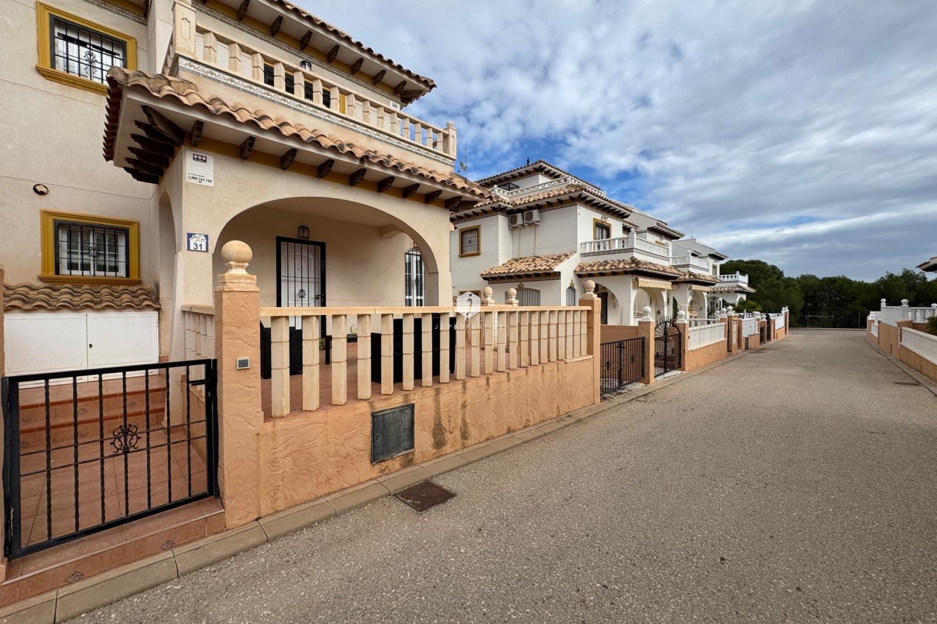 Z drugiej ręki - Szalet -
Orihuela Costa - Lomas De Cabo Roig-los Dolses