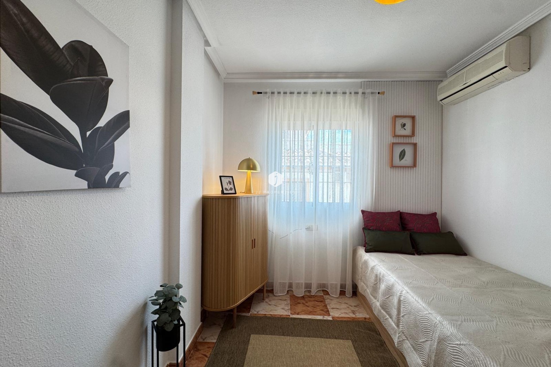 Z drugiej ręki - Szalet -
Orihuela Costa - Lomas De Cabo Roig-los Dolses