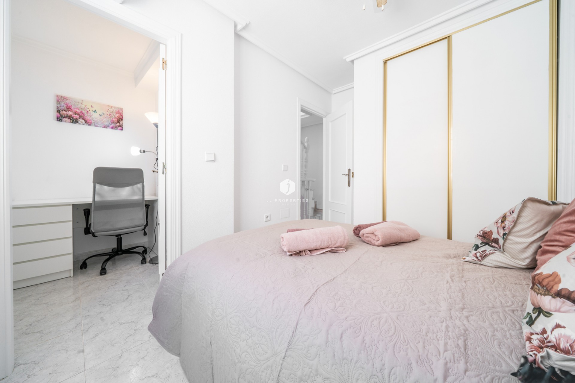 Z drugiej ręki - Szalet -
Orihuela Costa - Los Almendros - La Florida