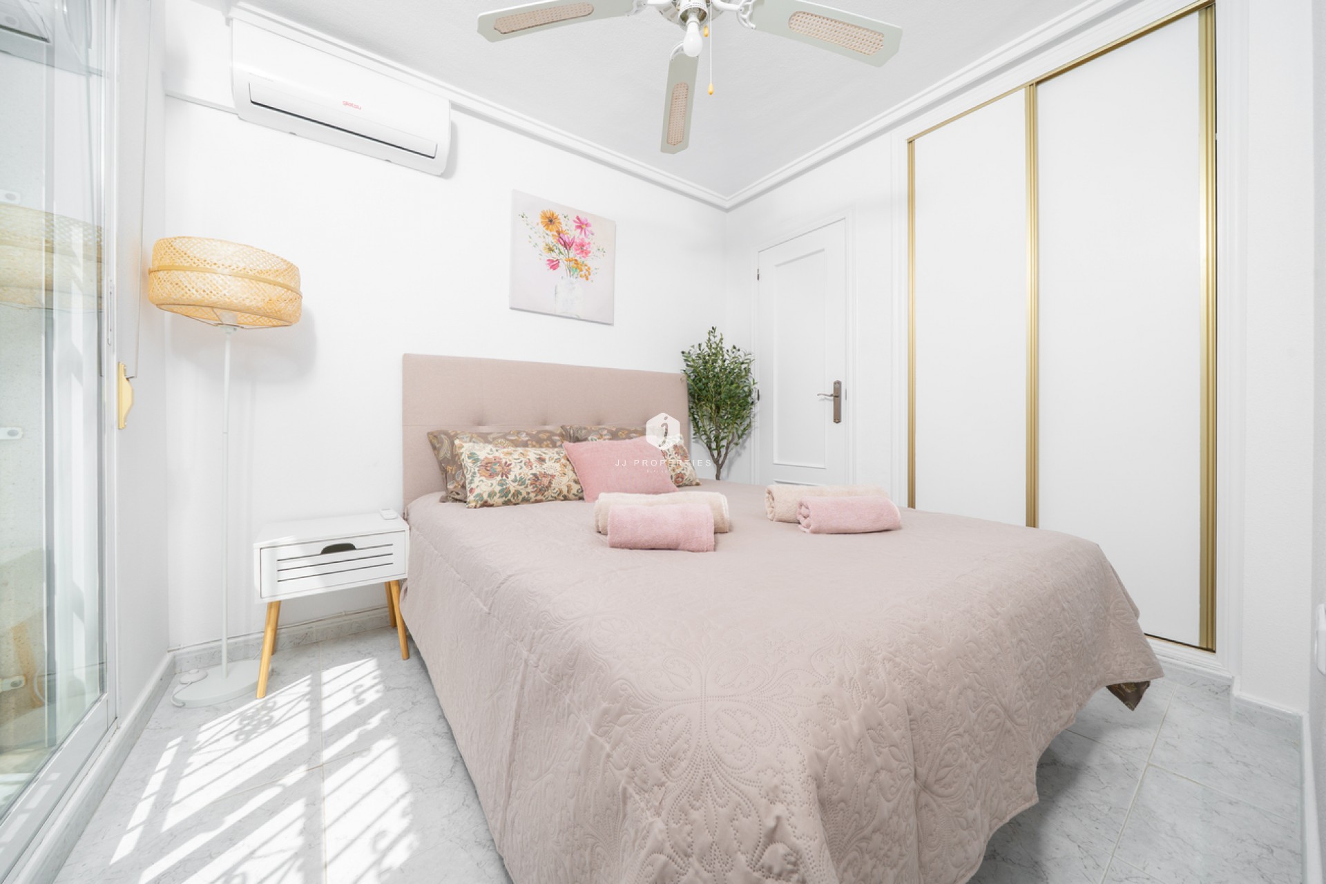 Z drugiej ręki - Szalet -
Orihuela Costa - Los Almendros - La Florida