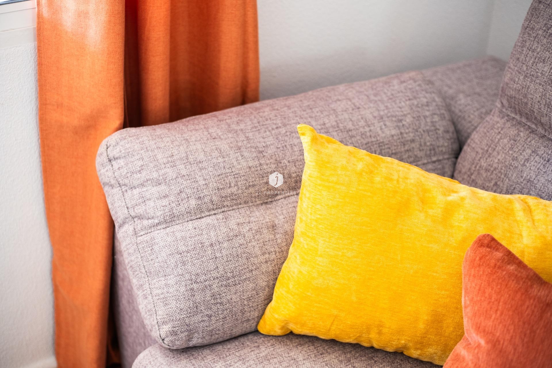 Z drugiej ręki - Szalet -
Orihuela Costa - Los Almendros-la Florida