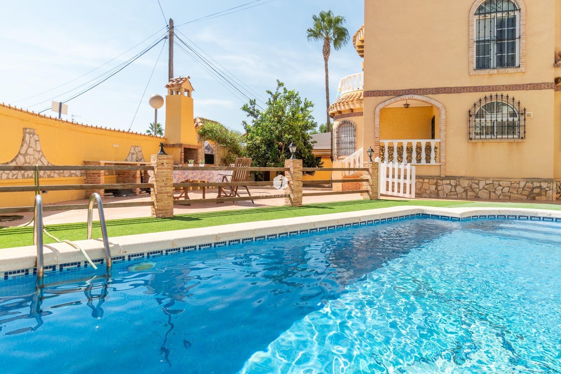 Z drugiej ręki - Szalet -
Orihuela Costa - Los Almendros-la Florida
