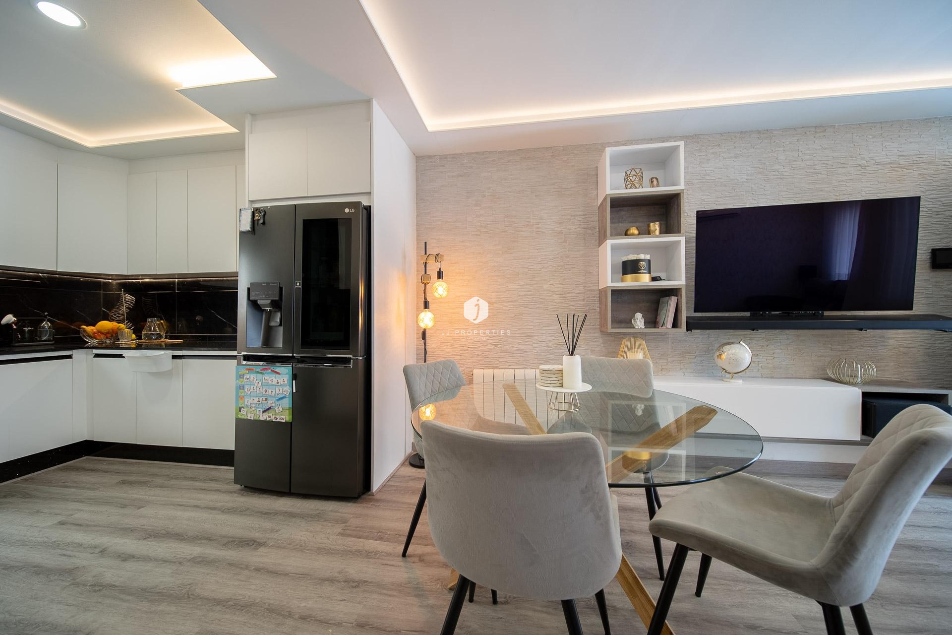 Z drugiej ręki - Szalet -
Orihuela Costa - PAU 26