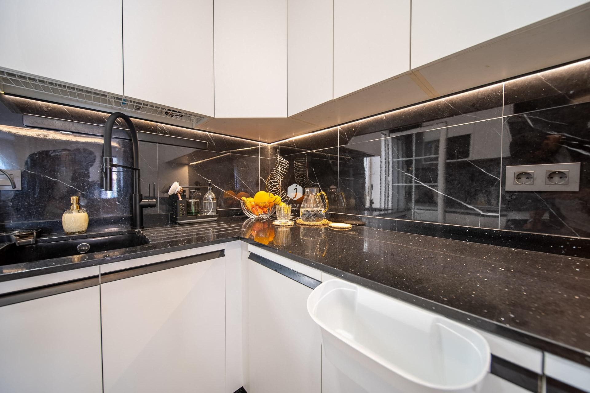 Z drugiej ręki - Szalet -
Orihuela Costa - PAU 26