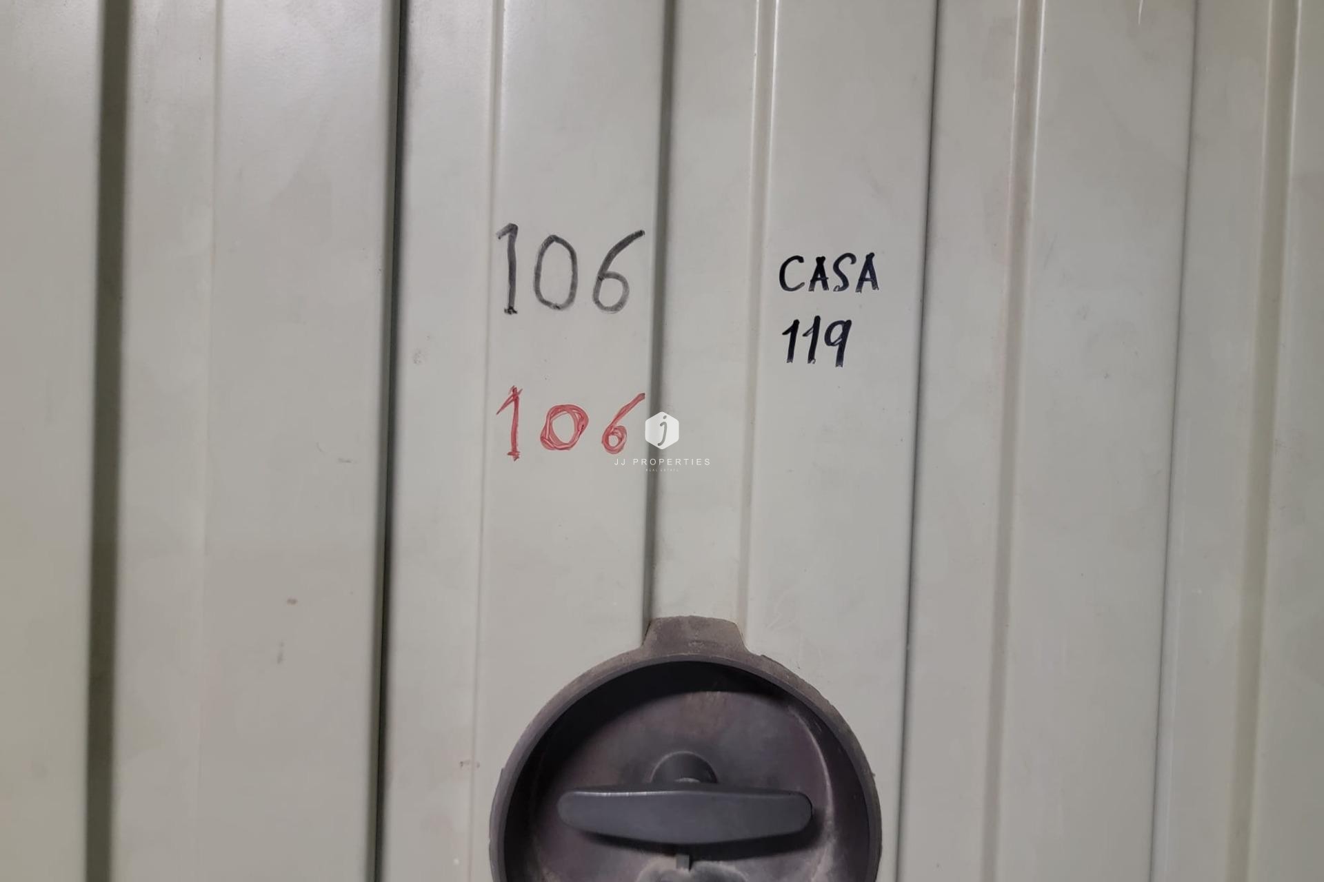 Z drugiej ręki - Szalet -
Orihuela Costa - Playa Flamenca