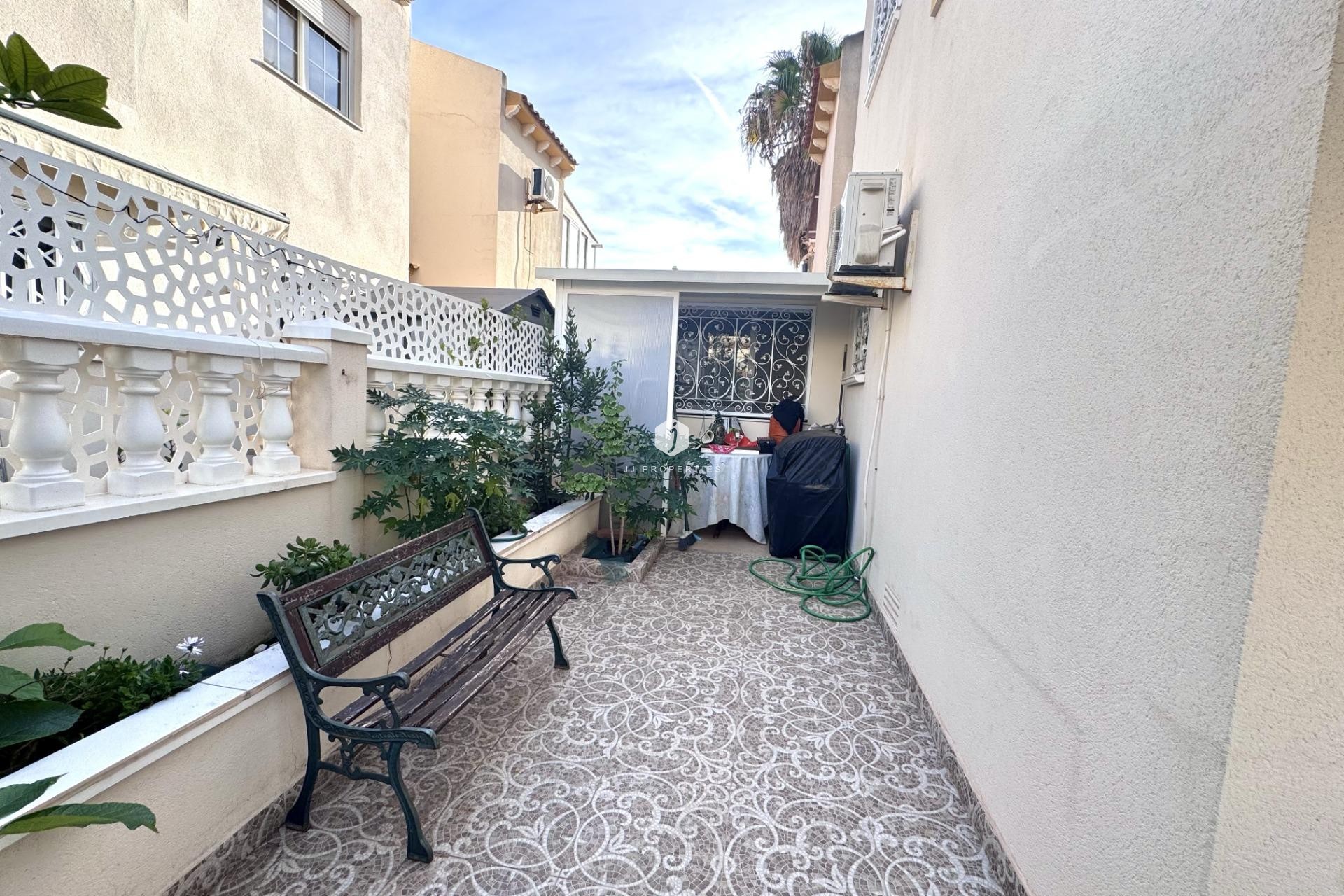 Z drugiej ręki - Szalet -
Orihuela Costa - Playa Flamenca