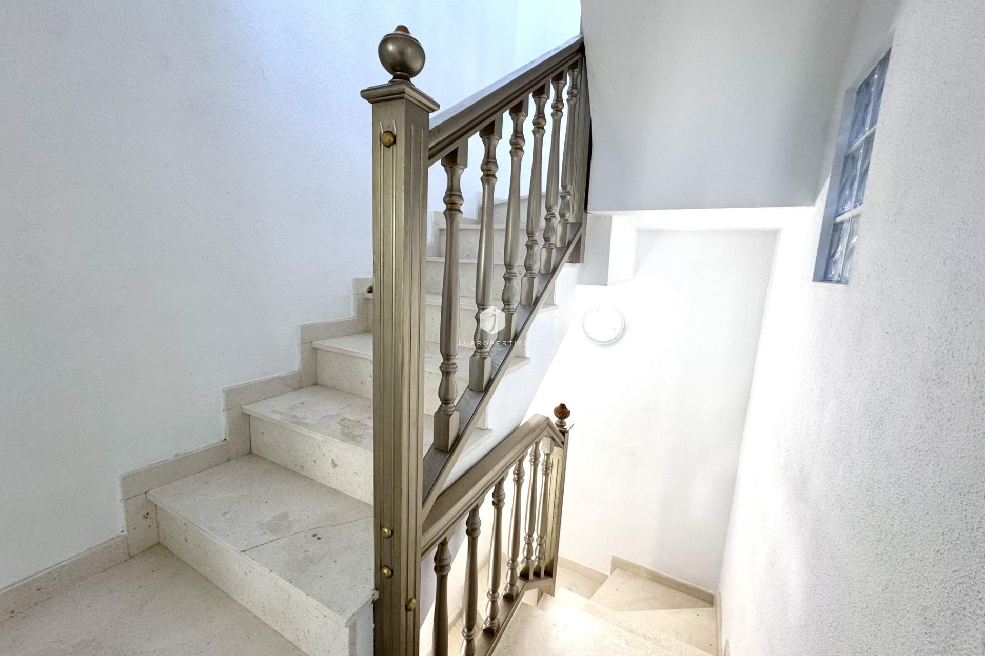 Z drugiej ręki - Szalet -
Orihuela Costa - Playa Flamenca