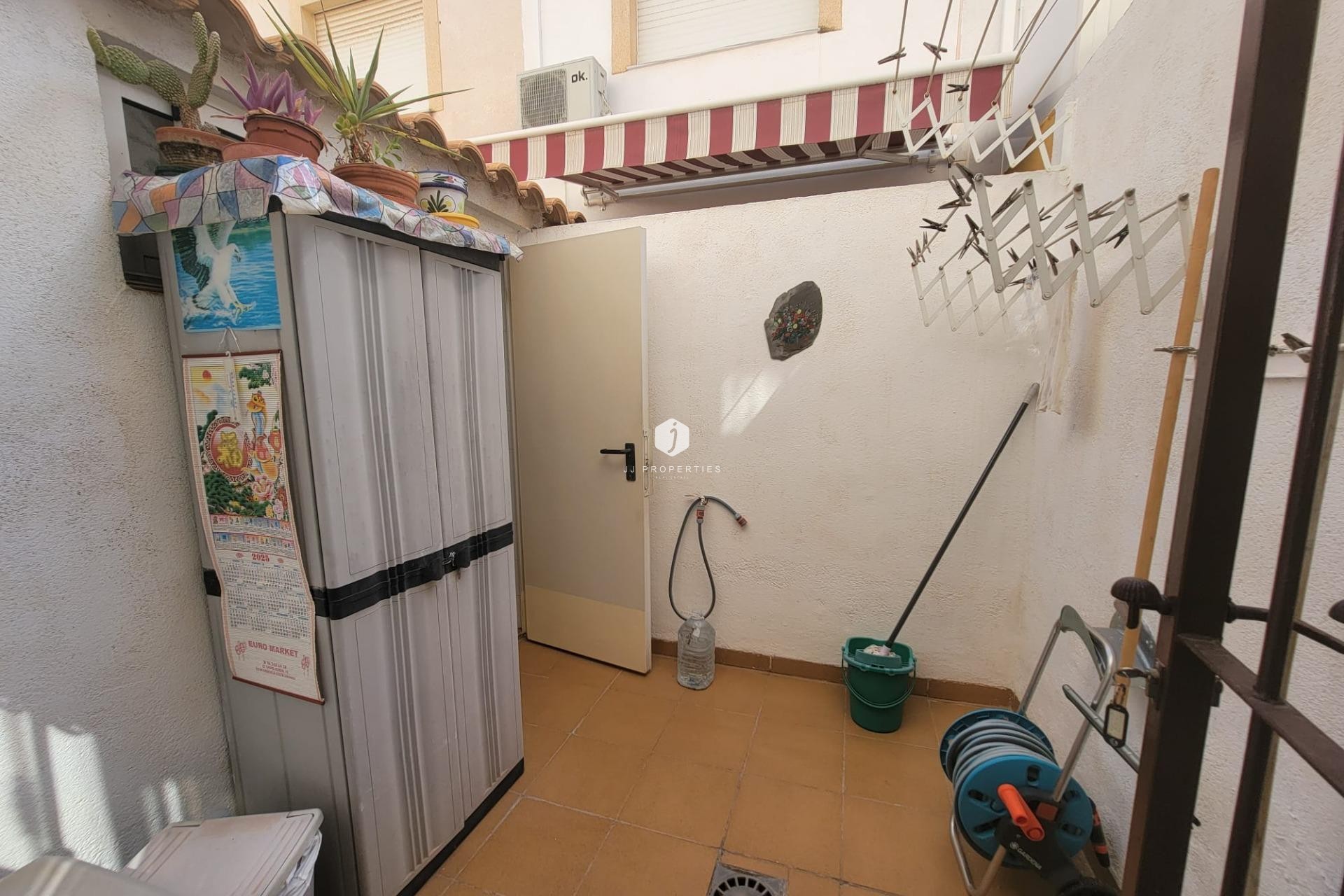 Z drugiej ręki - Szalet -
Orihuela Costa - Playa Flamenca