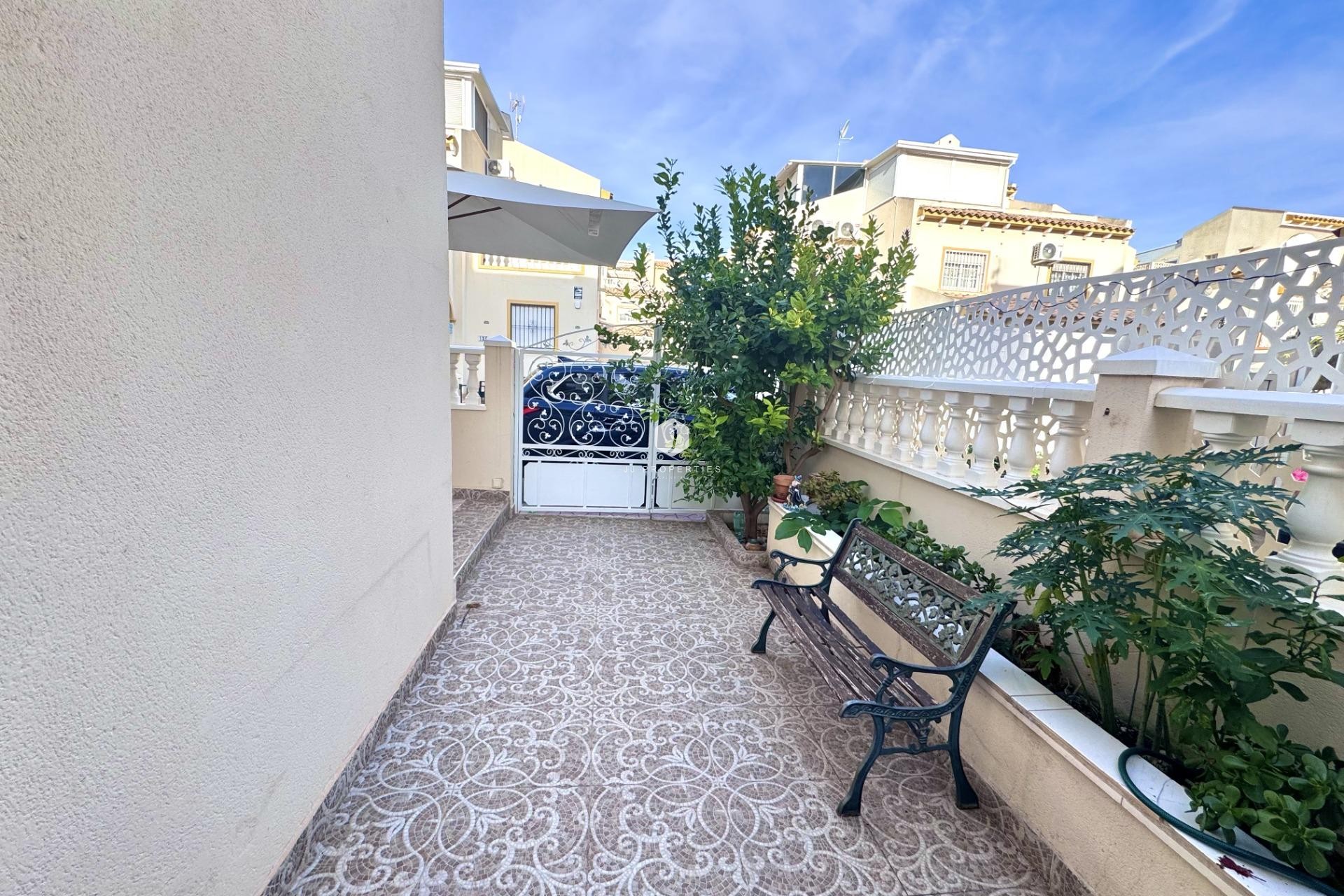 Z drugiej ręki - Szalet -
Orihuela Costa - Playa Flamenca