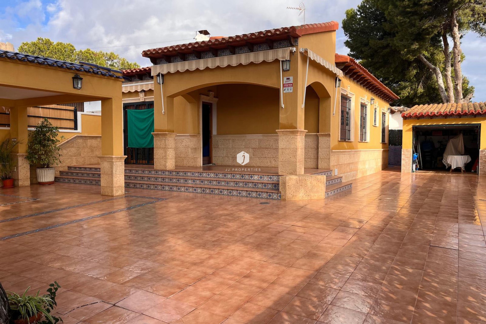 Z drugiej ręki - Szalet -
Orihuela Costa - Punta Prima