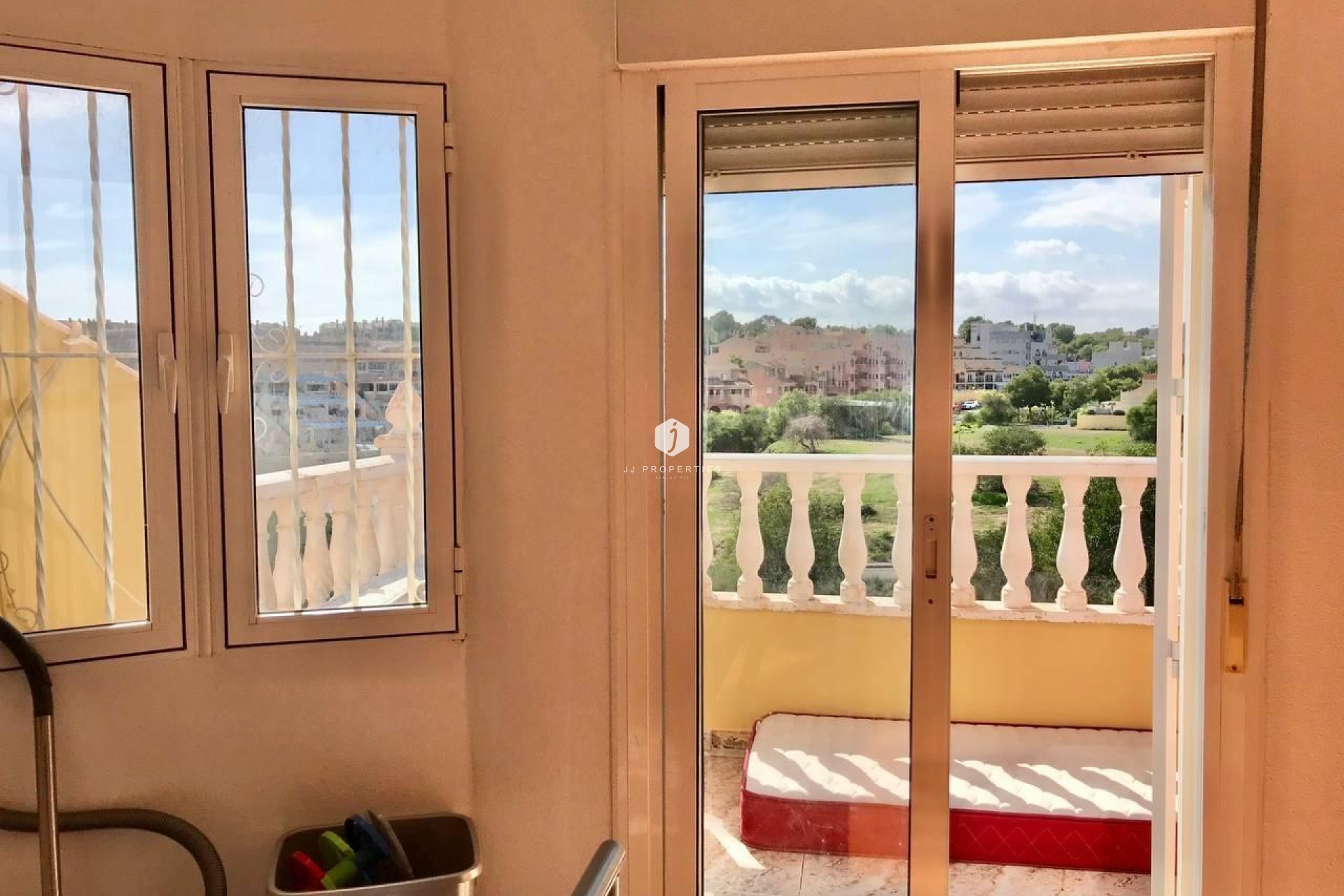 Z drugiej ręki - Szalet -
Orihuela Costa - Villamartín-las Filipinas