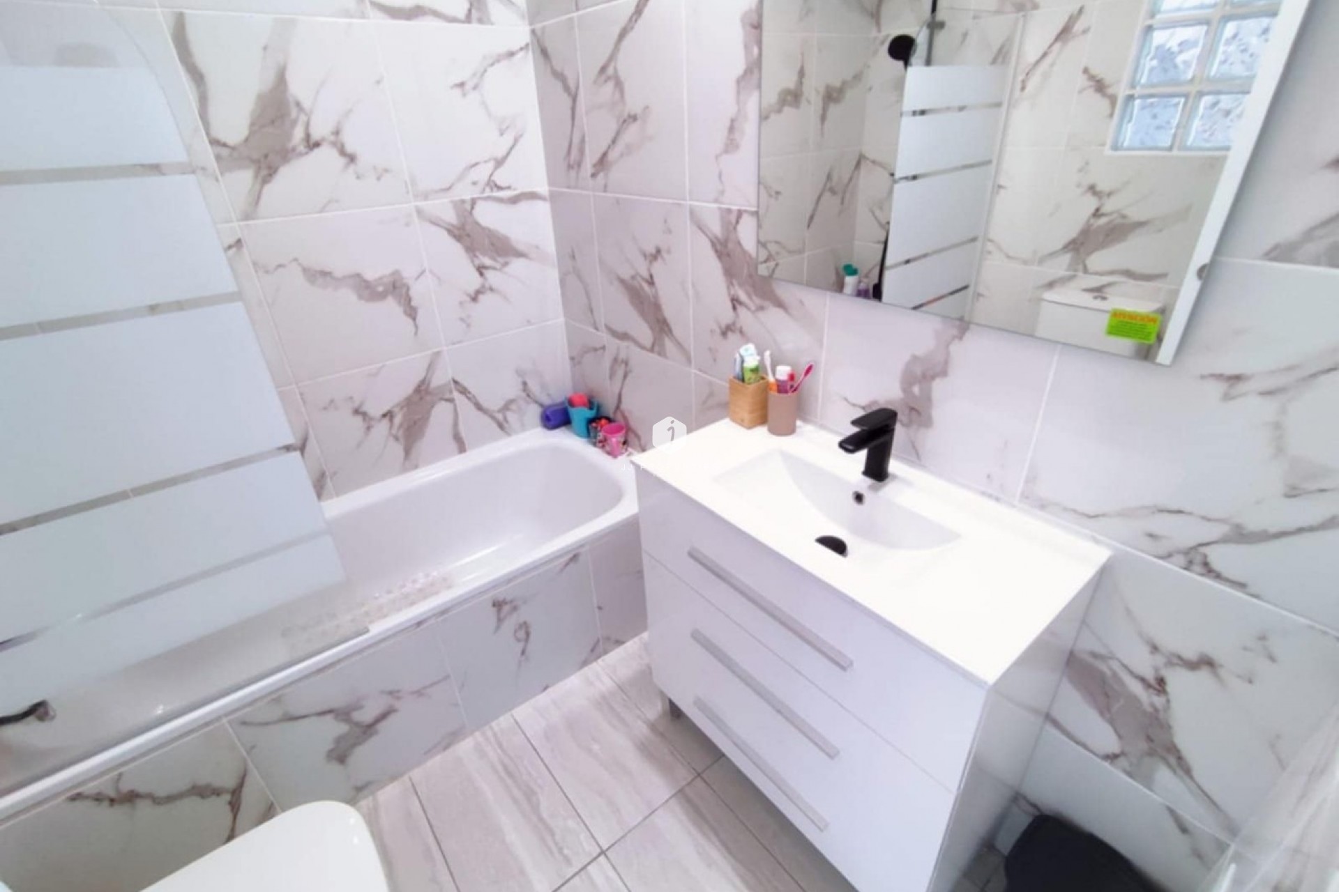 Z drugiej ręki - Szalet -
Playa Flamenca - Costa Blanca