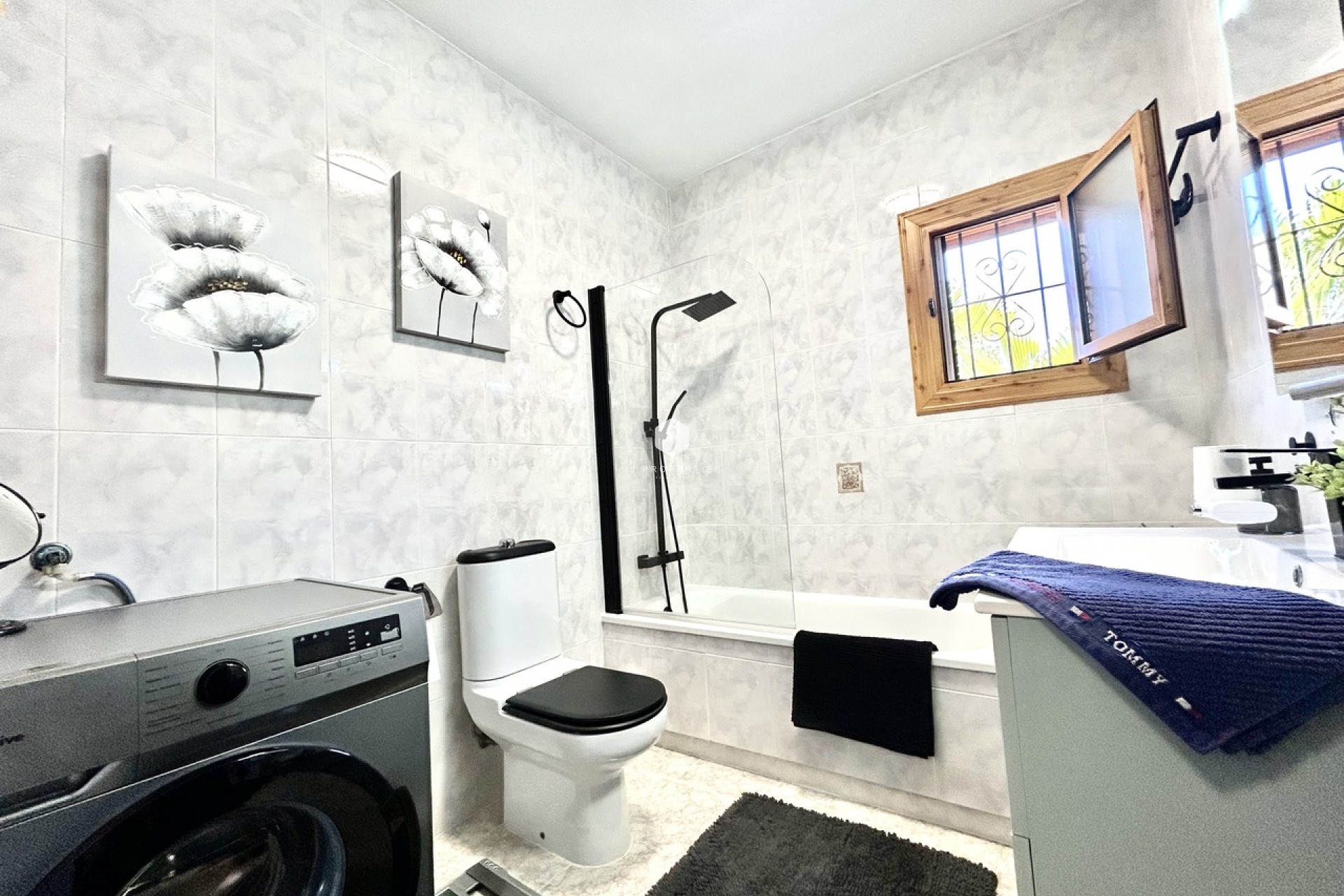 Z drugiej ręki - Szalet -
Playa Flamenca - Costa Blanca