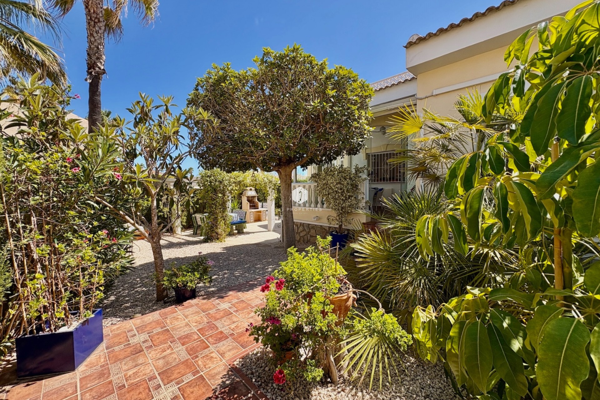 Z drugiej ręki - Szalet -
Rojales - Inland