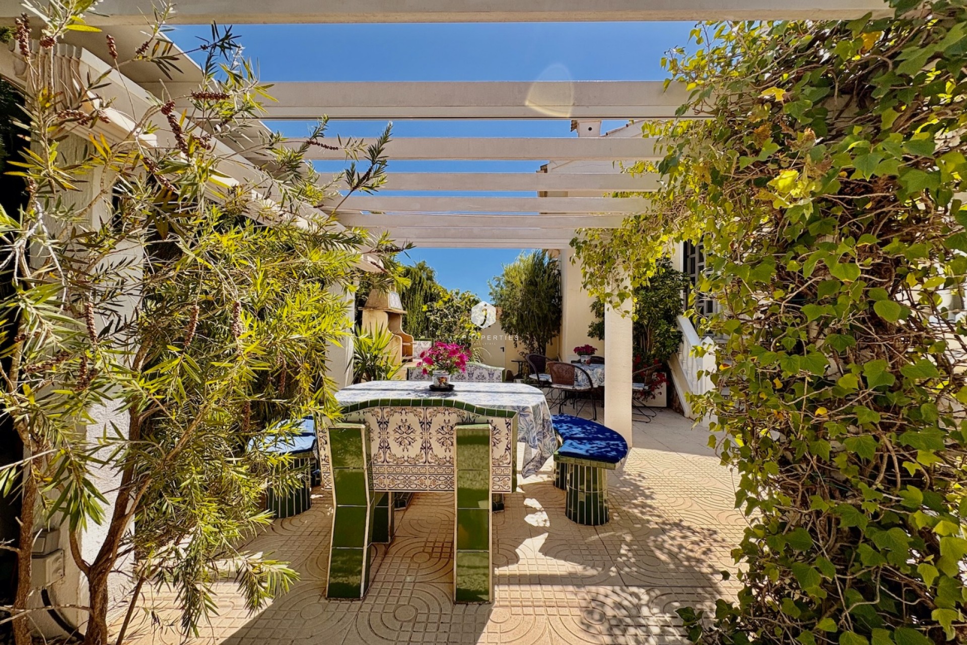 Z drugiej ręki - Szalet -
Rojales - Inland