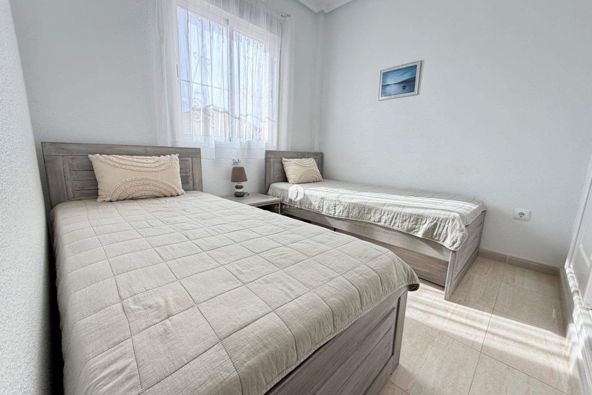 Z drugiej ręki - Szalet -
Rojales - Pueblo