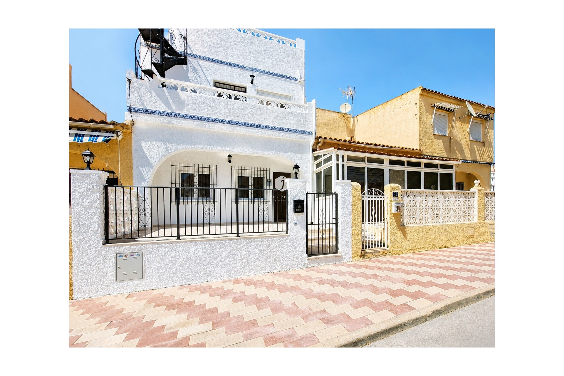 Z drugiej ręki - Szalet -
San Fulgencio - Costa Blanca