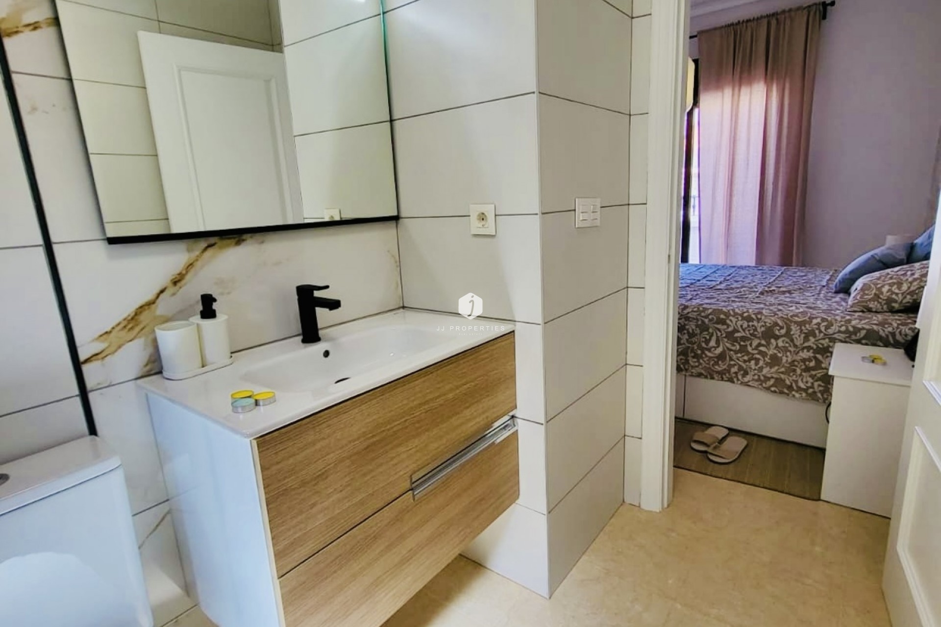 Z drugiej ręki - Szalet -
San Miguel de Salinas - Inland