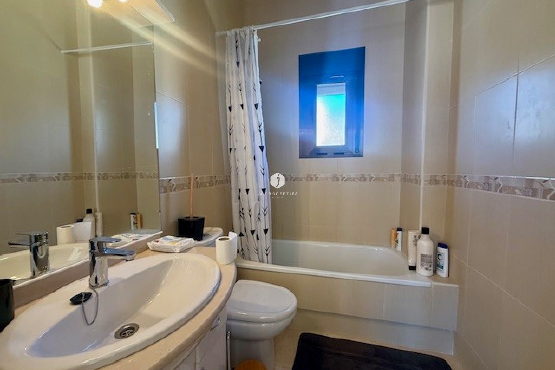 Z drugiej ręki - Szalet -
San Miguel de Salinas - Inland