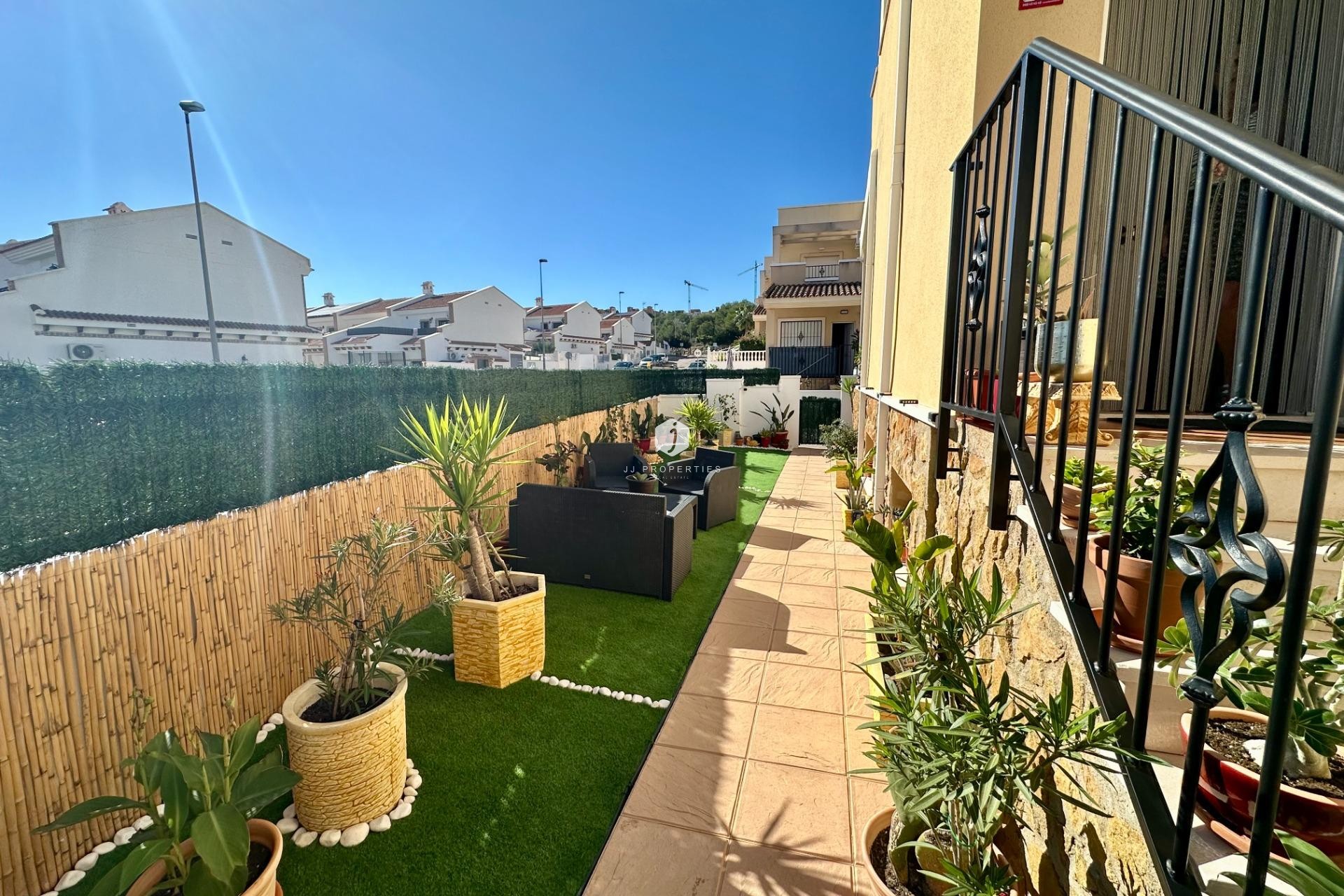 Z drugiej ręki - Szalet -
San Miguel de Salinas - Residencial Los Flamencos