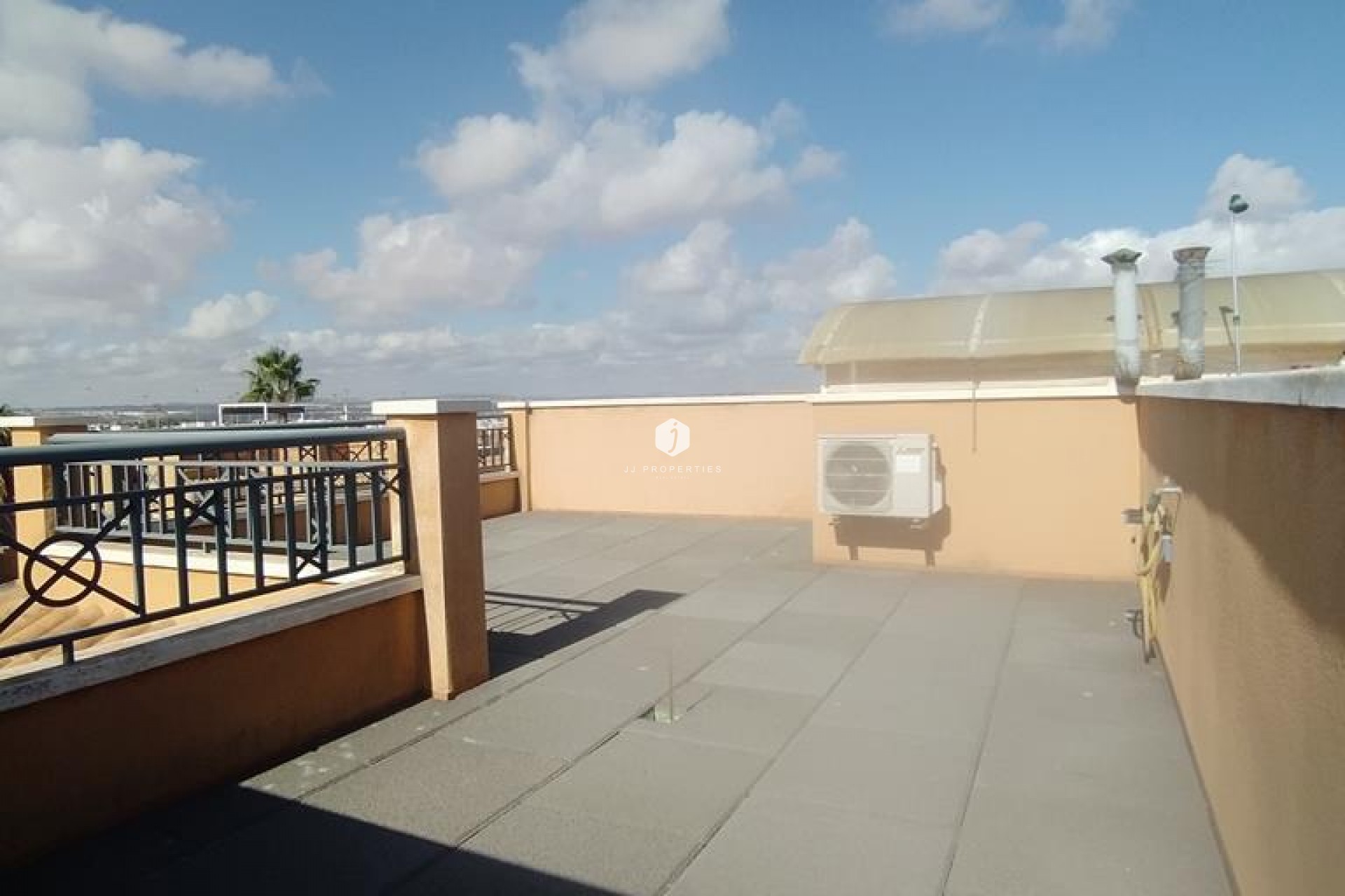 Z drugiej ręki - Szalet -
Torrevieja - AGUAS NUEVAS 25