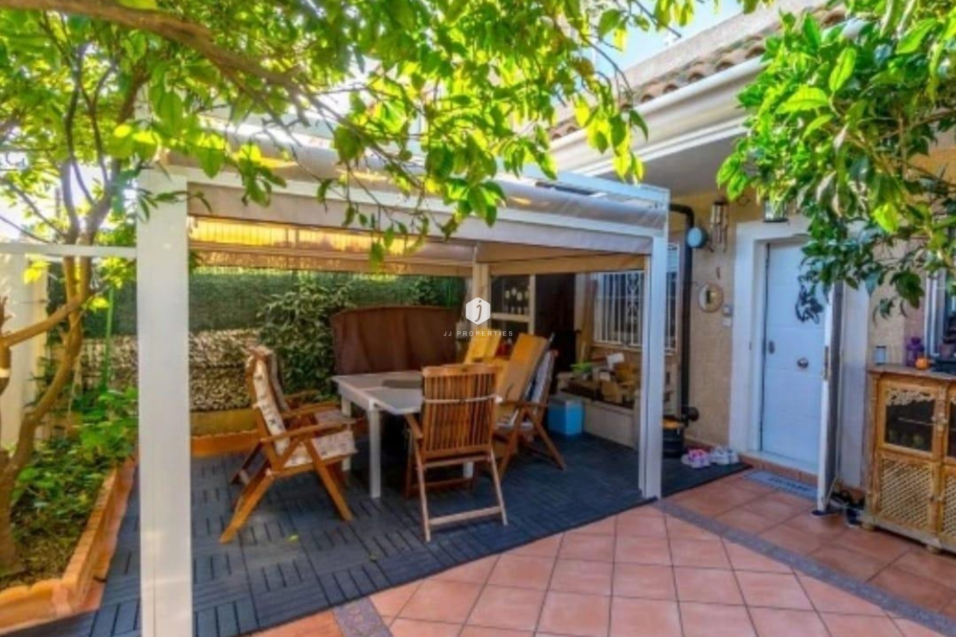 Z drugiej ręki - Szalet -
Torrevieja - aguas nuevas