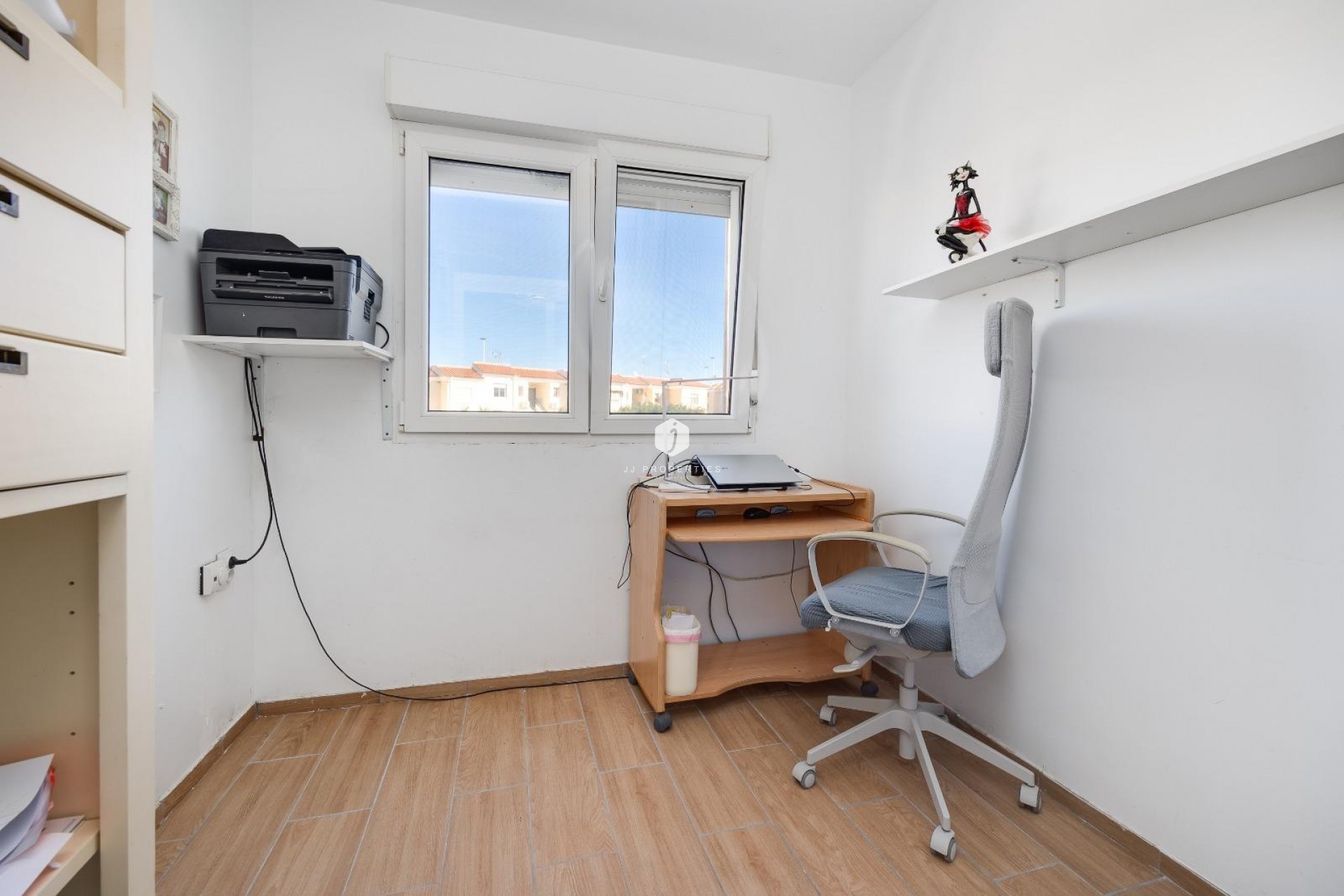 Z drugiej ręki - Szalet -
Torrevieja - aguas nuevas