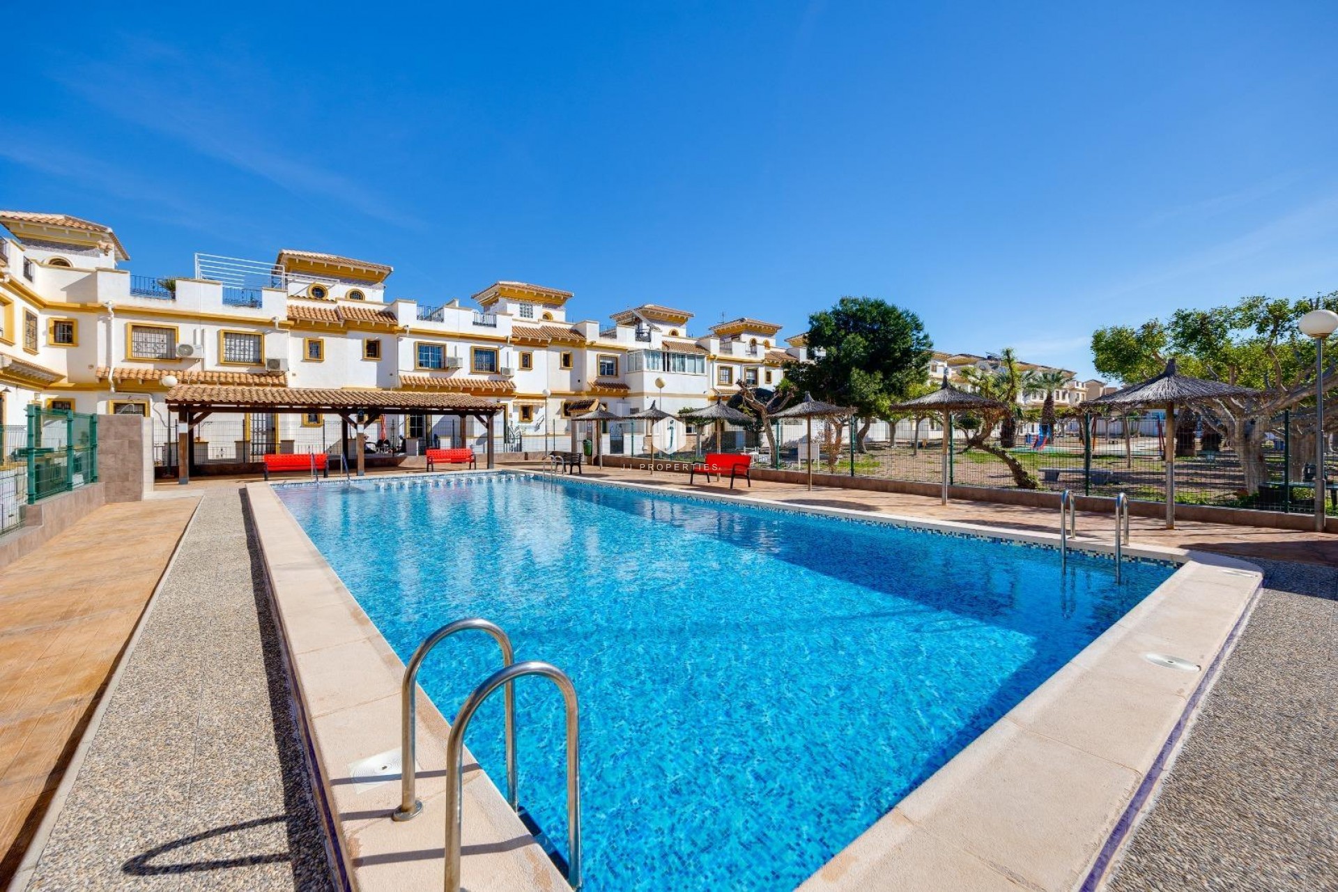 Z drugiej ręki - Szalet -
Torrevieja - aguas nuevas