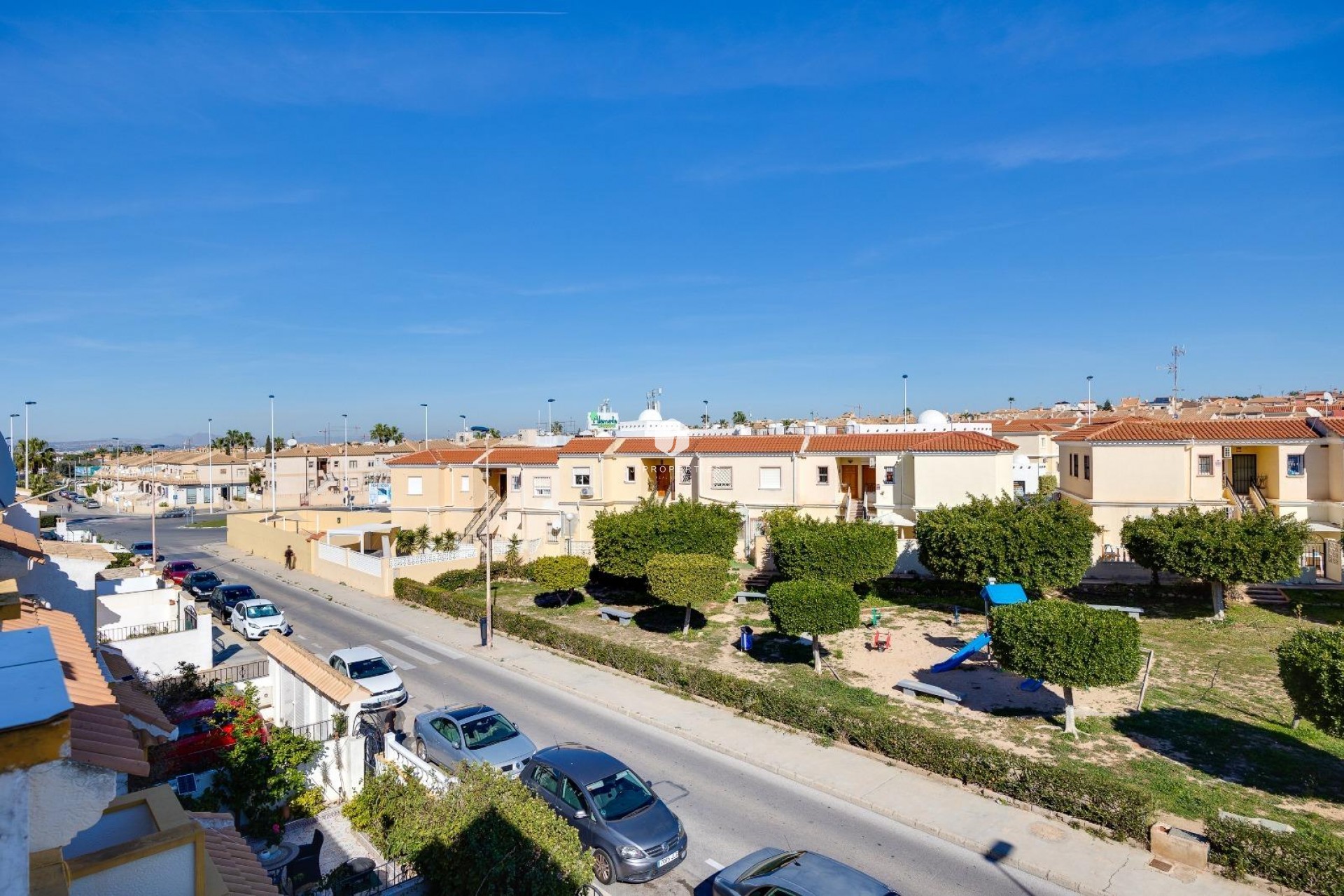 Z drugiej ręki - Szalet -
Torrevieja - aguas nuevas