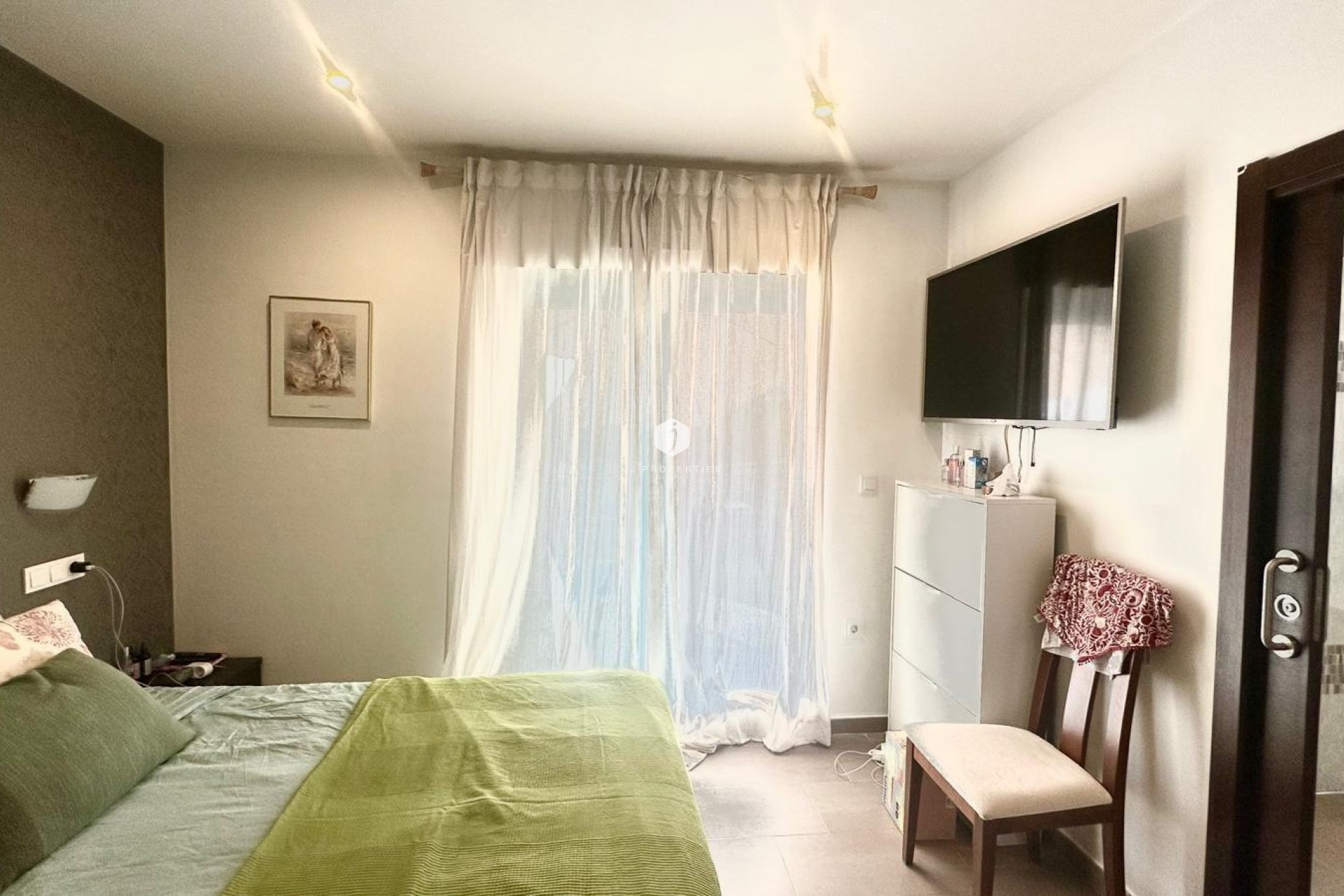 Z drugiej ręki - Szalet -
Torrevieja - aguas nuevas