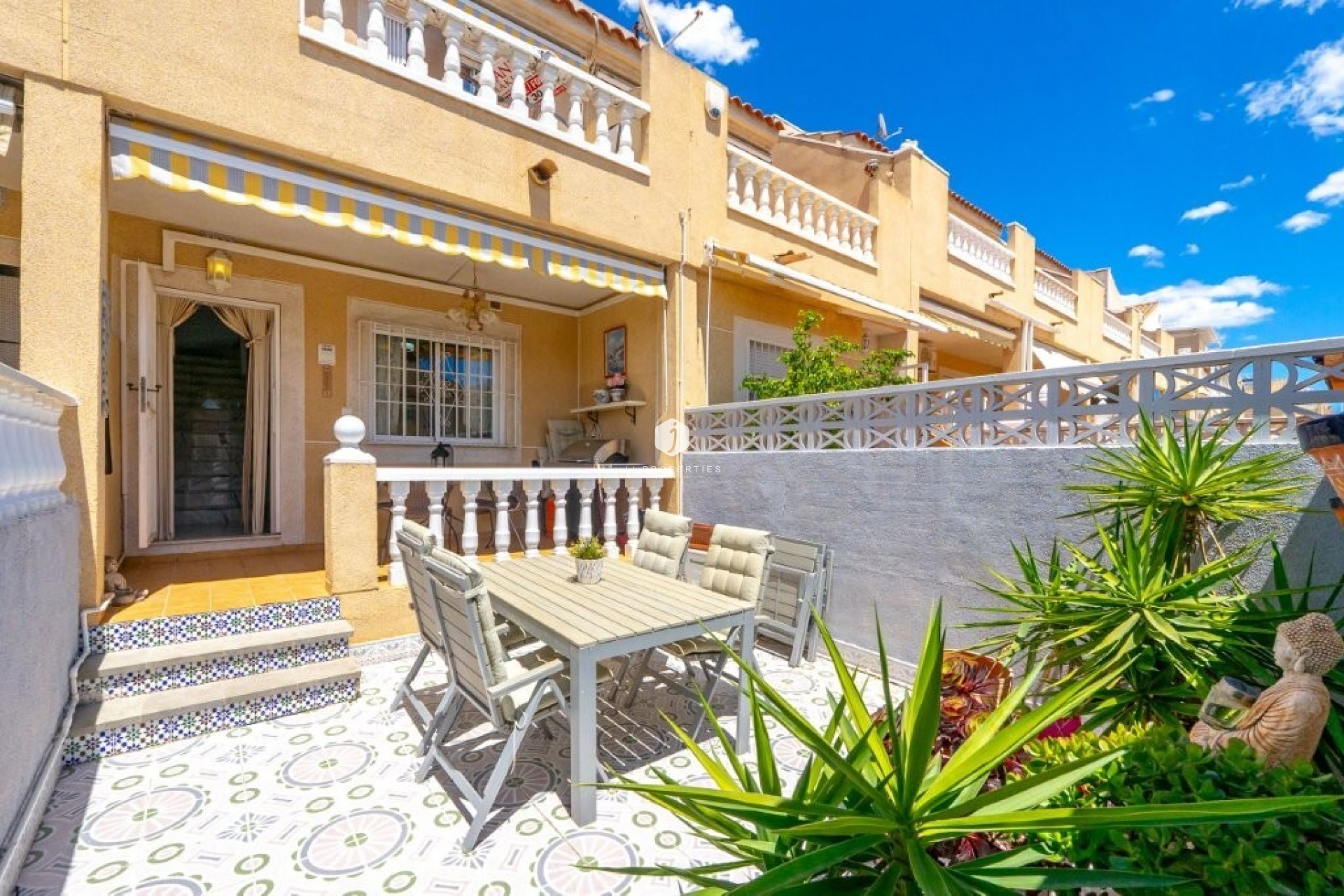 Z drugiej ręki - Szalet -
Torrevieja - aguas nuevas