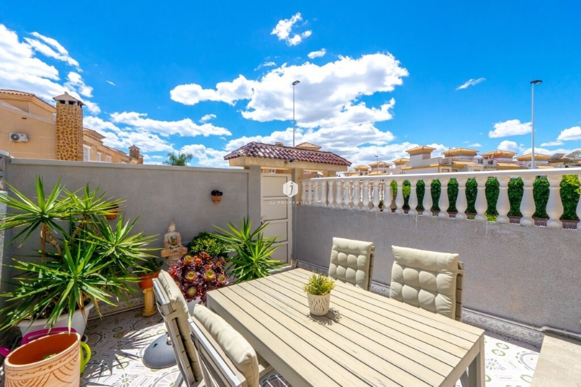 Z drugiej ręki - Szalet -
Torrevieja - aguas nuevas
