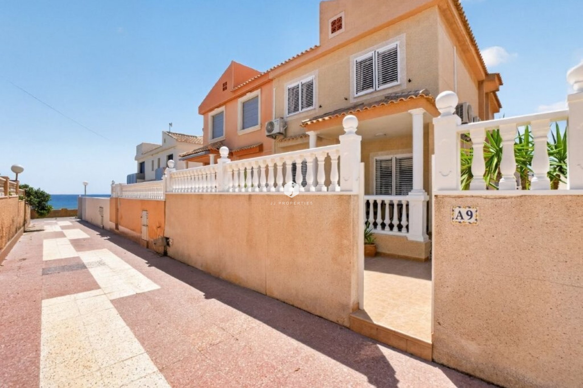 Z drugiej ręki - Szalet -
Torrevieja - Cabo cervera