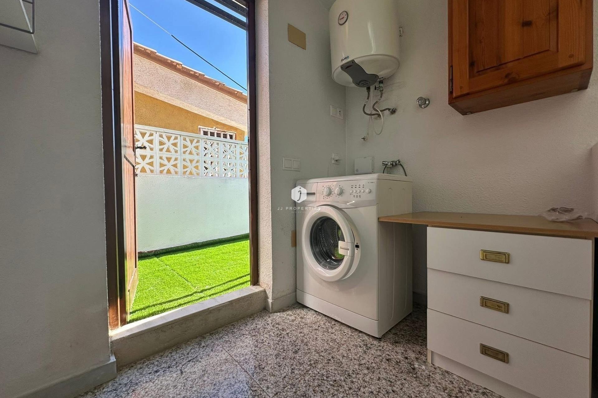 Z drugiej ręki - Szalet -
Torrevieja - Cabo cervera