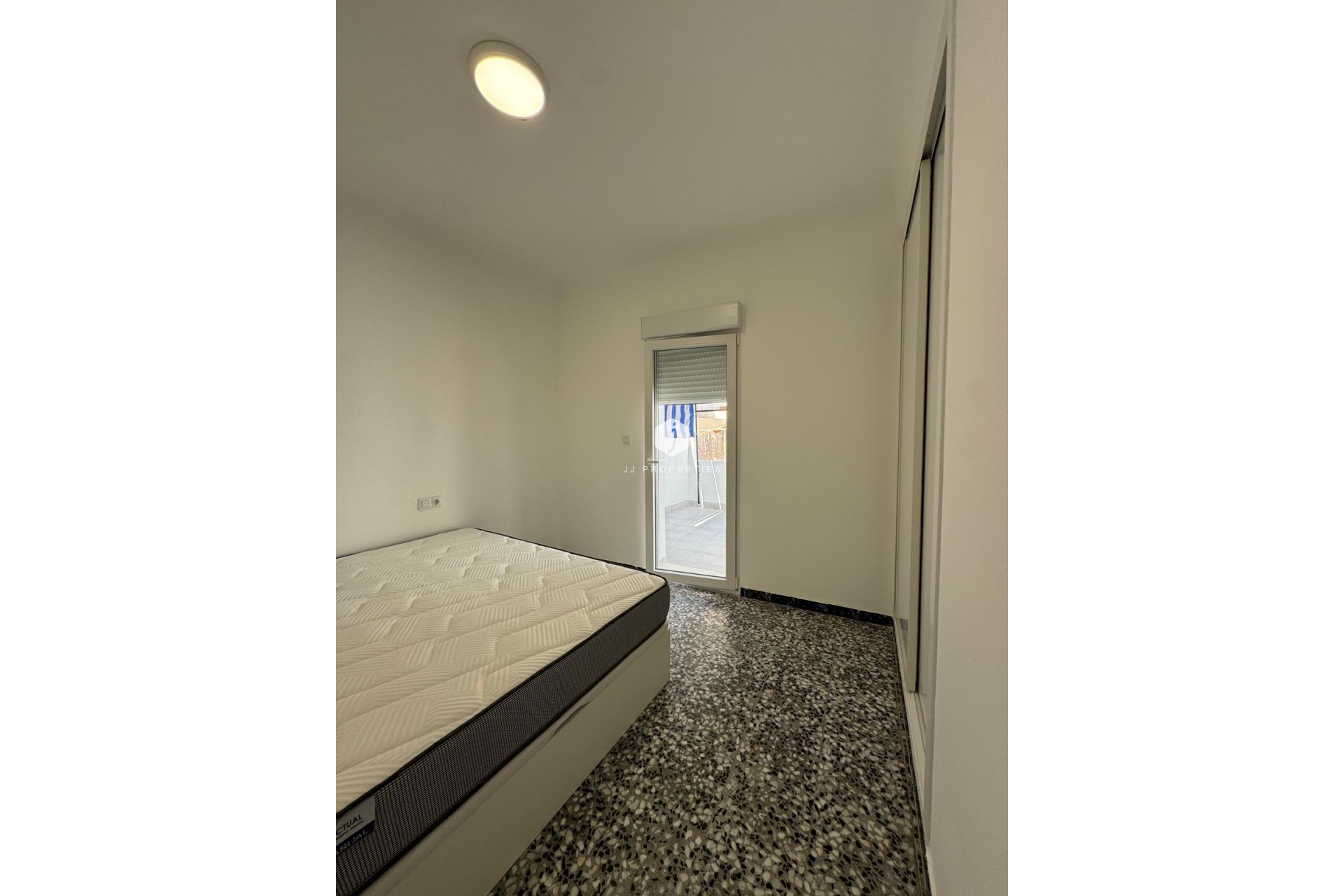 Z drugiej ręki - Szalet -
Torrevieja - Centro