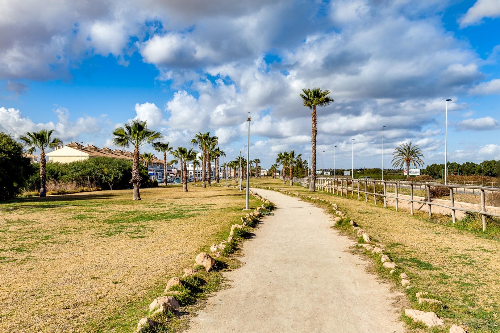 Z drugiej ręki - Szalet -
Torrevieja - Costa Blanca