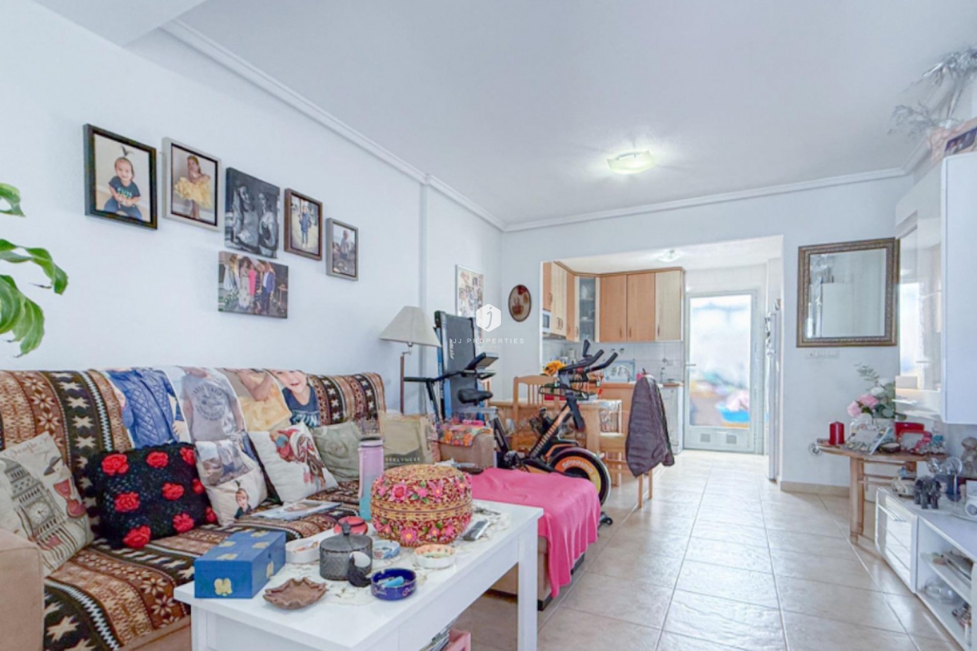 Z drugiej ręki - Szalet -
Torrevieja - Costa Blanca