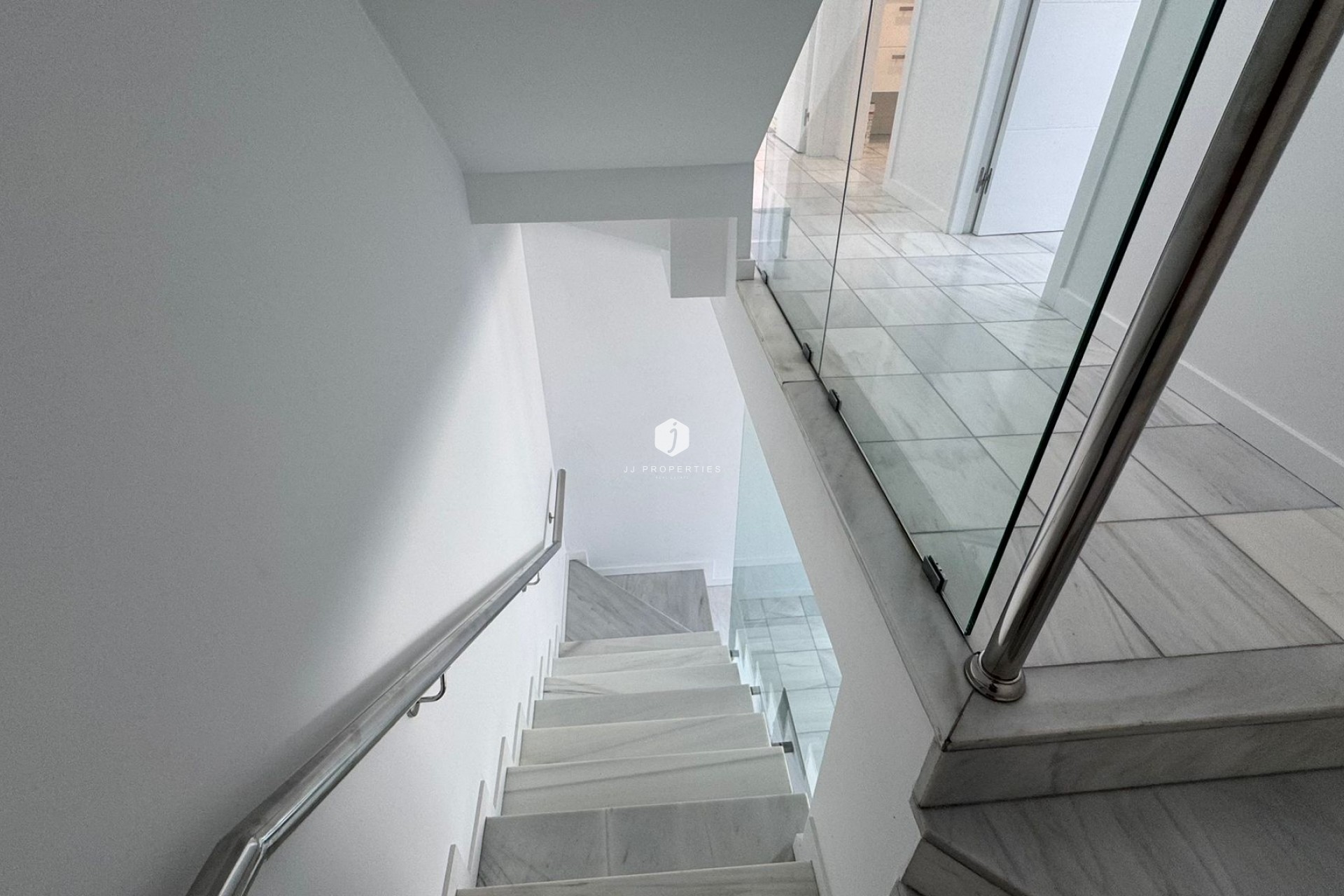 Z drugiej ręki - Szalet -
Torrevieja - Costa Blanca