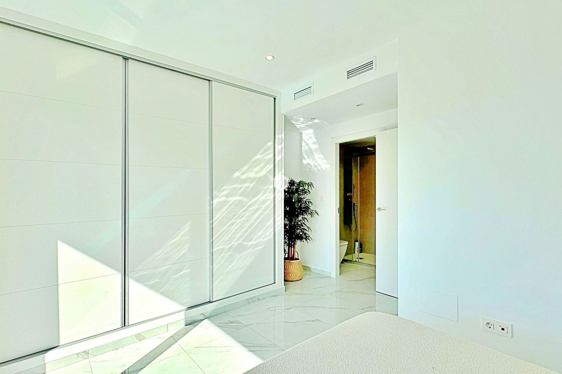 Z drugiej ręki - Szalet -
Torrevieja - Costa Blanca